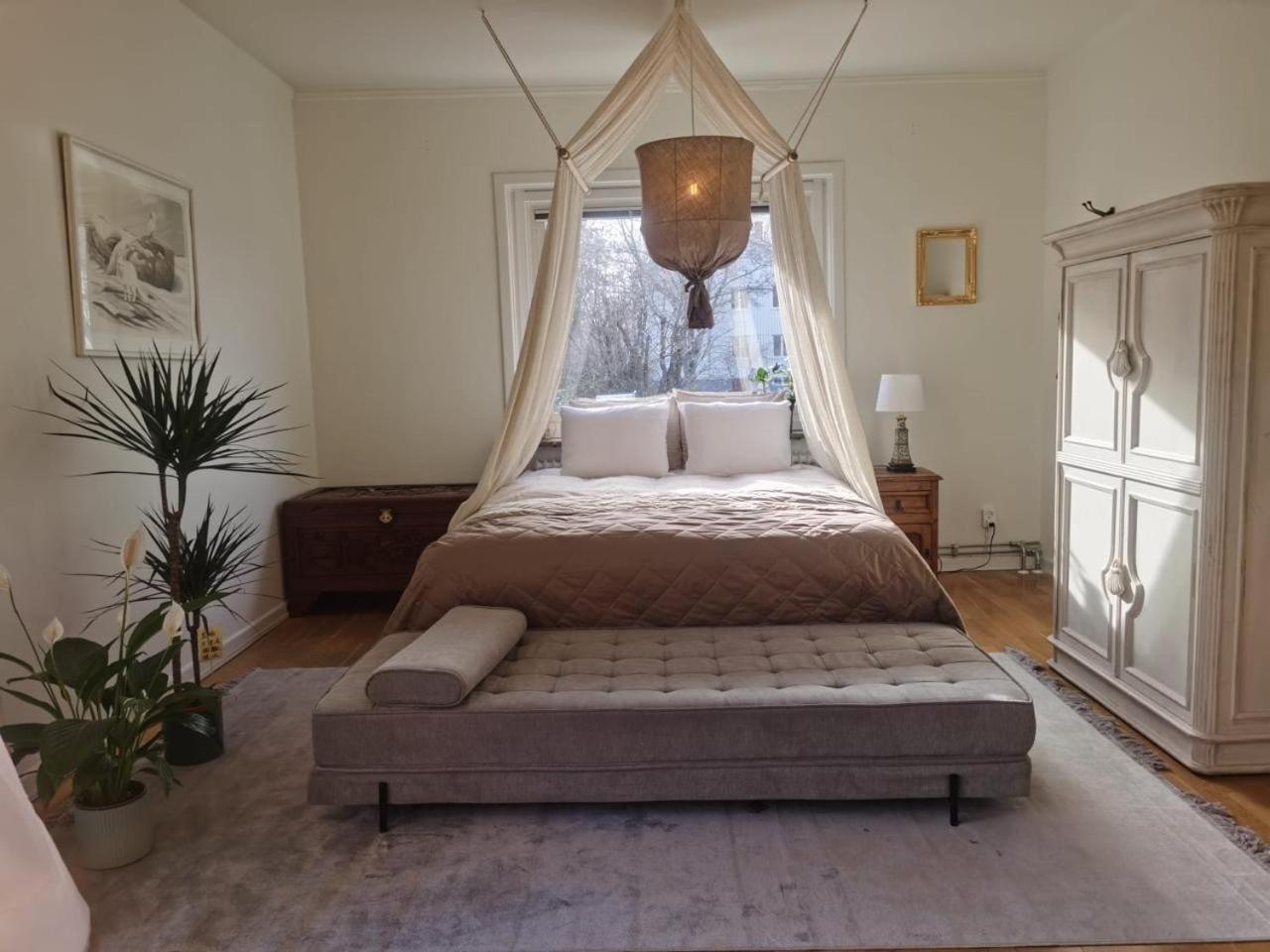 HaHa Nordic Home Partille Large 3BR Home for 7 Guests with 2 Kitchens, Garden & Parking