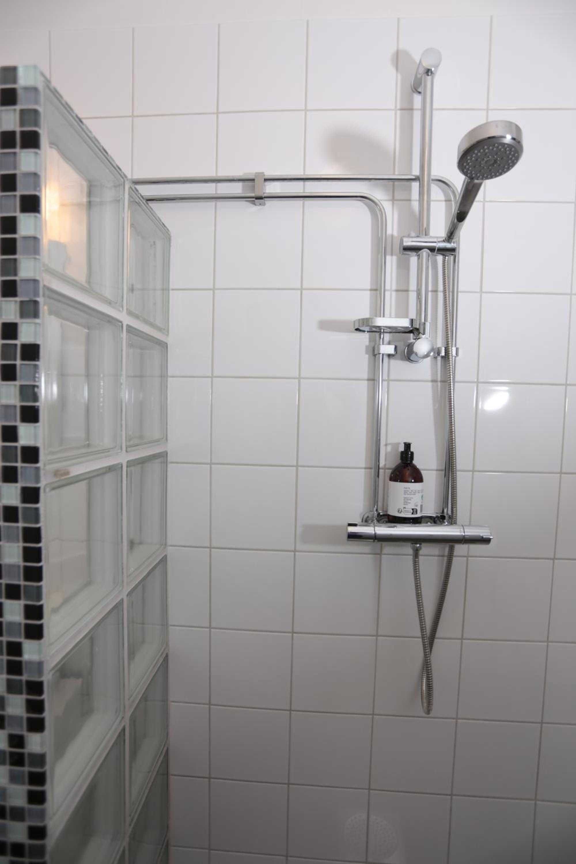 HaHa Nordic Home Partille Large 3BR Home for 7 Guests with 2 Kitchens, Garden & Parking