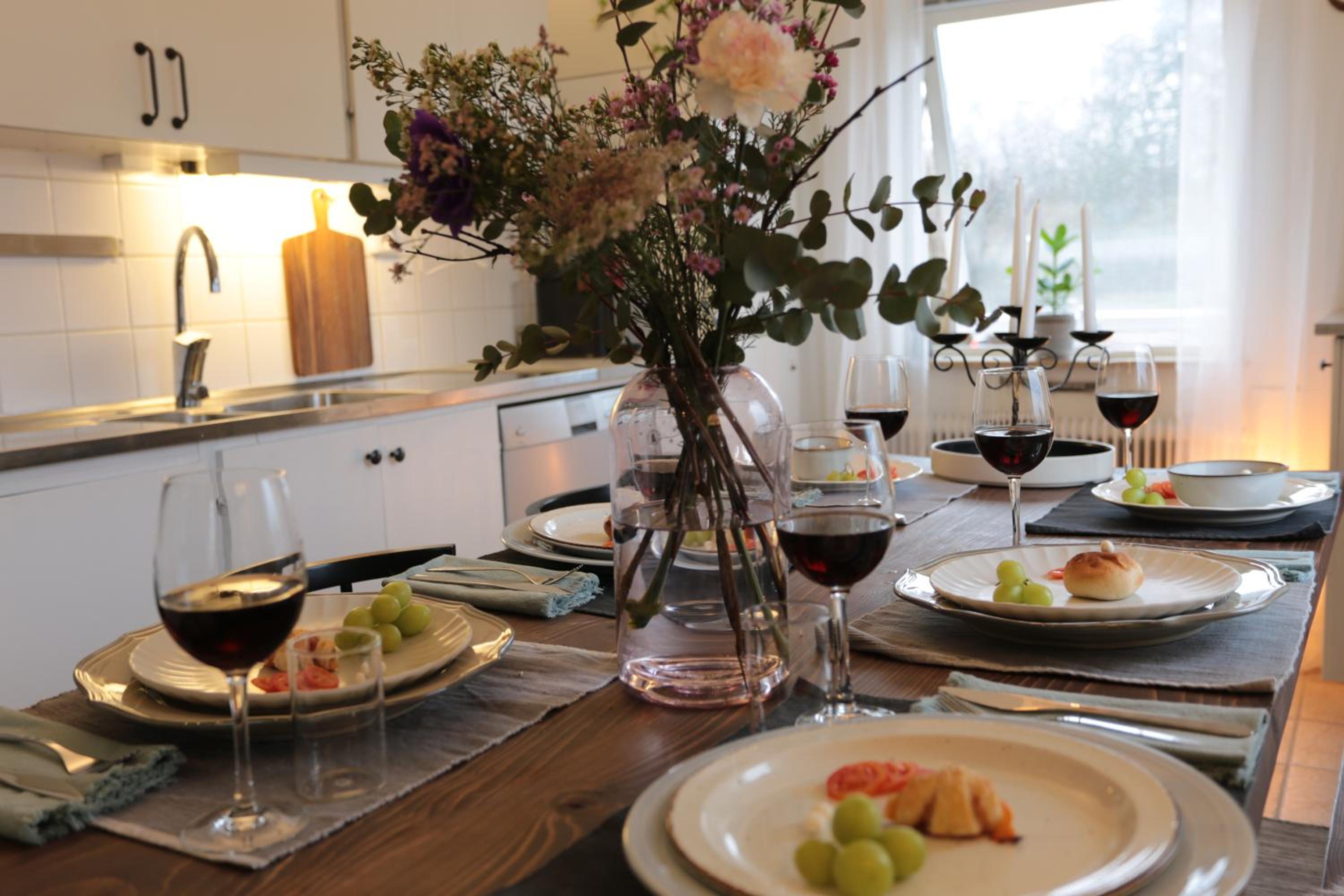 HaHa Nordic Home Partille Large 3BR Home for 7 Guests with 2 Kitchens, Garden & Parking
