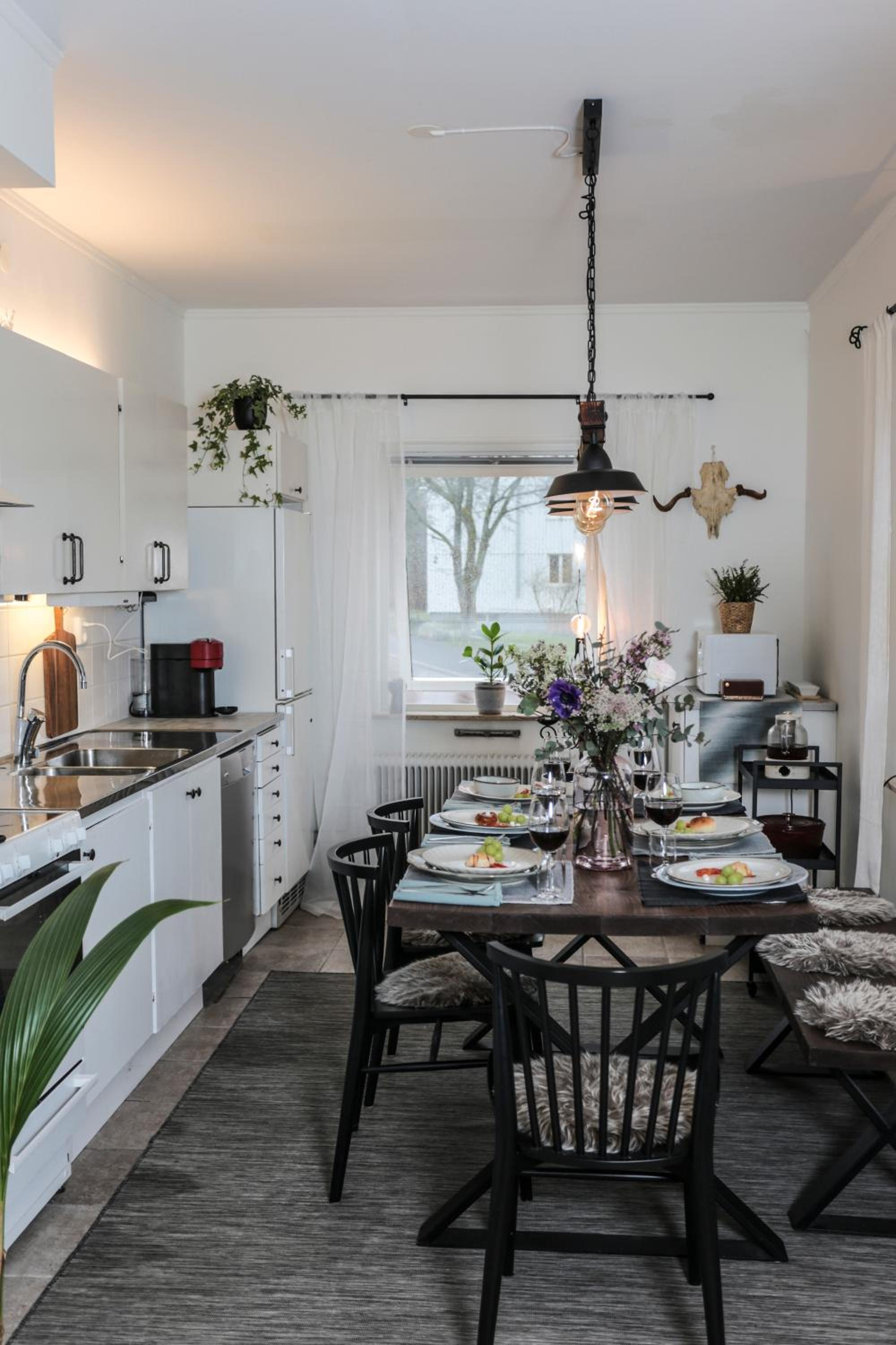 HaHa Nordic Home Partille Large 3BR Home for 7 Guests with 2 Kitchens, Garden & Parking
