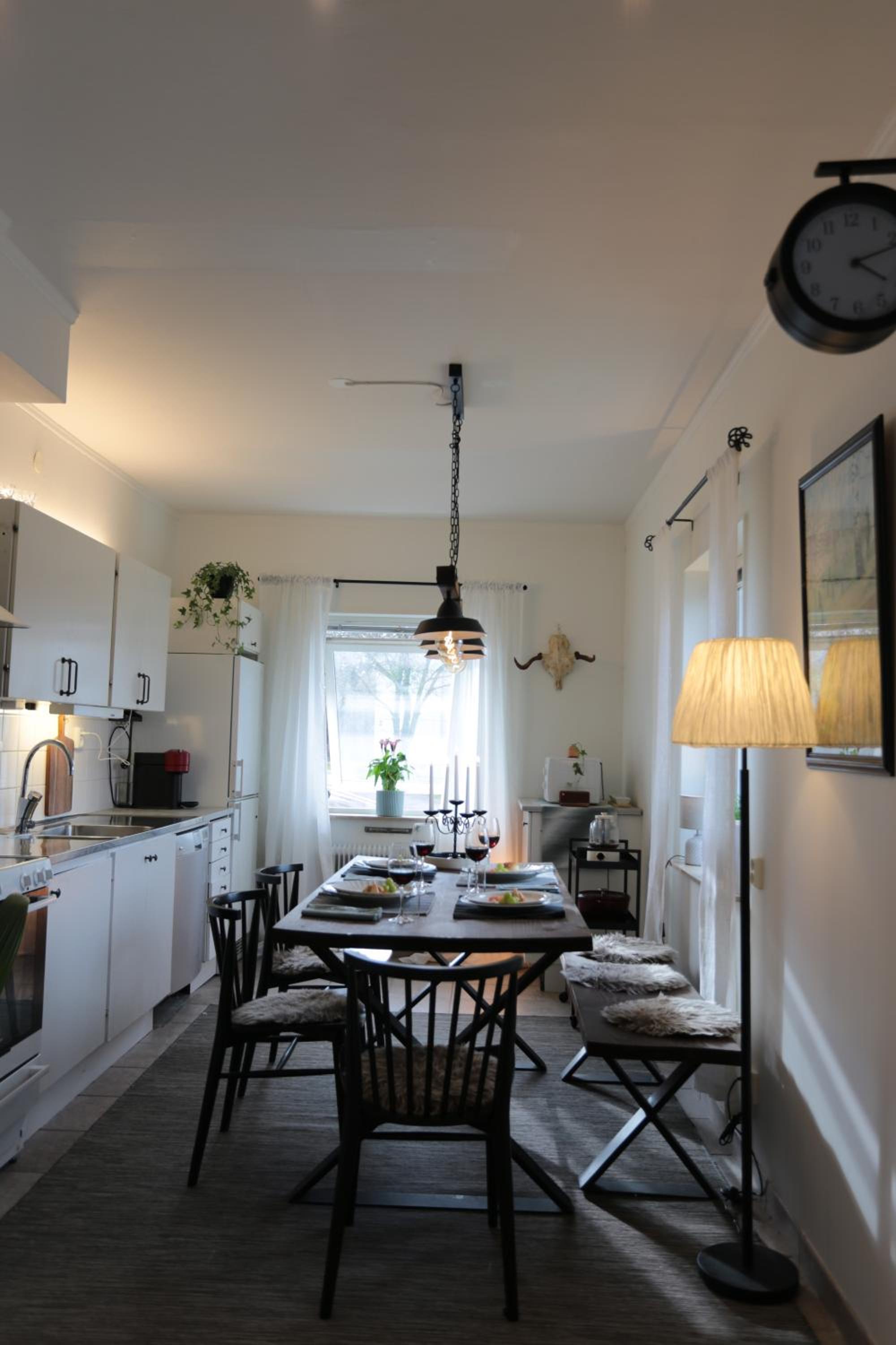 HaHa Nordic Home Partille Large 3BR Home for 7 Guests with 2 Kitchens, Garden & Parking