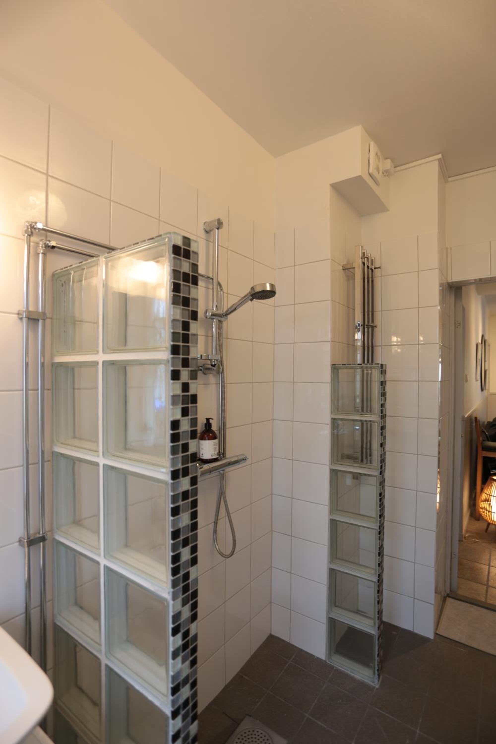 HaHa Nordic Home Partille Large 3BR Home for 7 Guests with 2 Kitchens, Garden & Parking