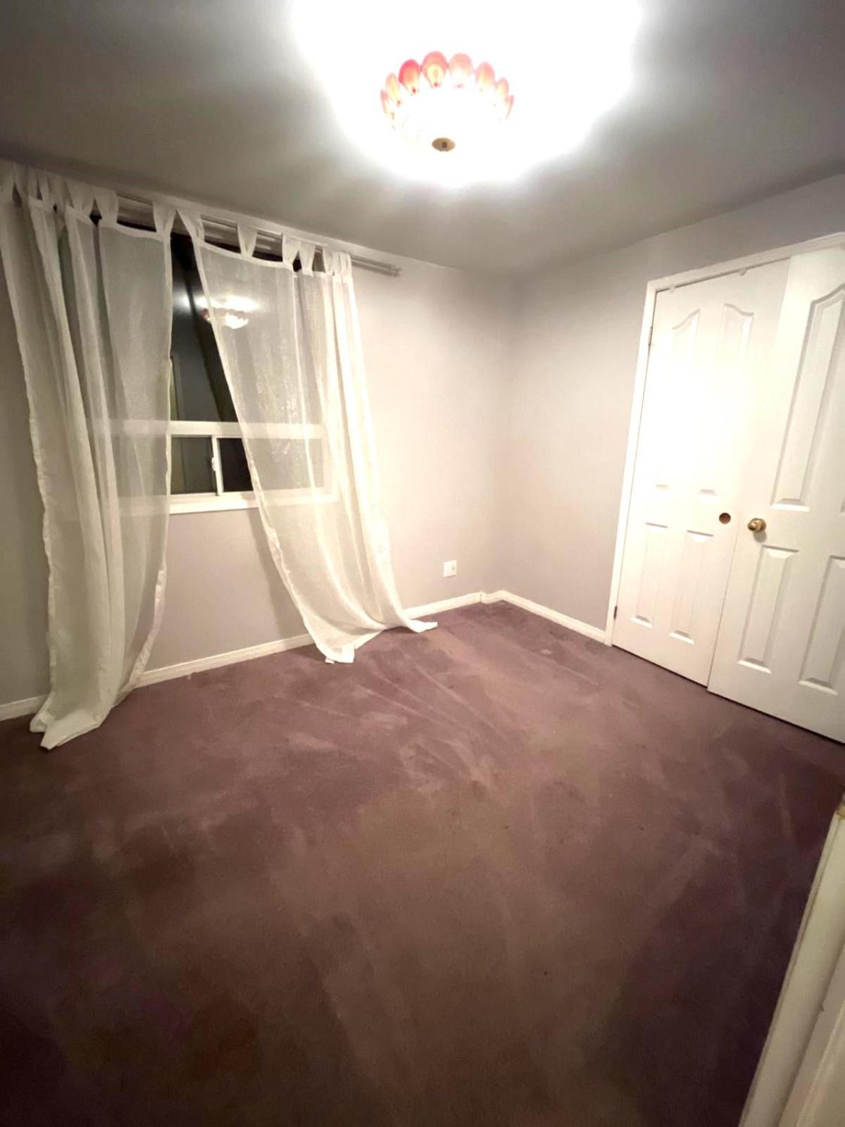 Luxurious Private Room Close to Amenities 25 Min to Downtown Toronto P2b