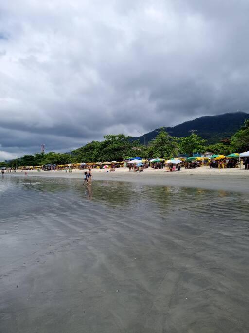 LINDO APTO - 2 quadras-200m da Praia Pereque Açu