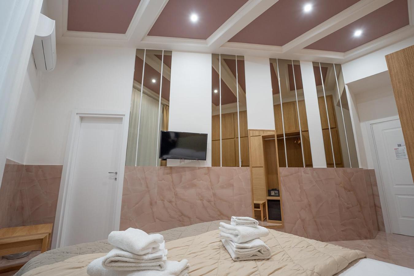 P.C. Boutique Medina H. Napoli Centro, by Clapa Group