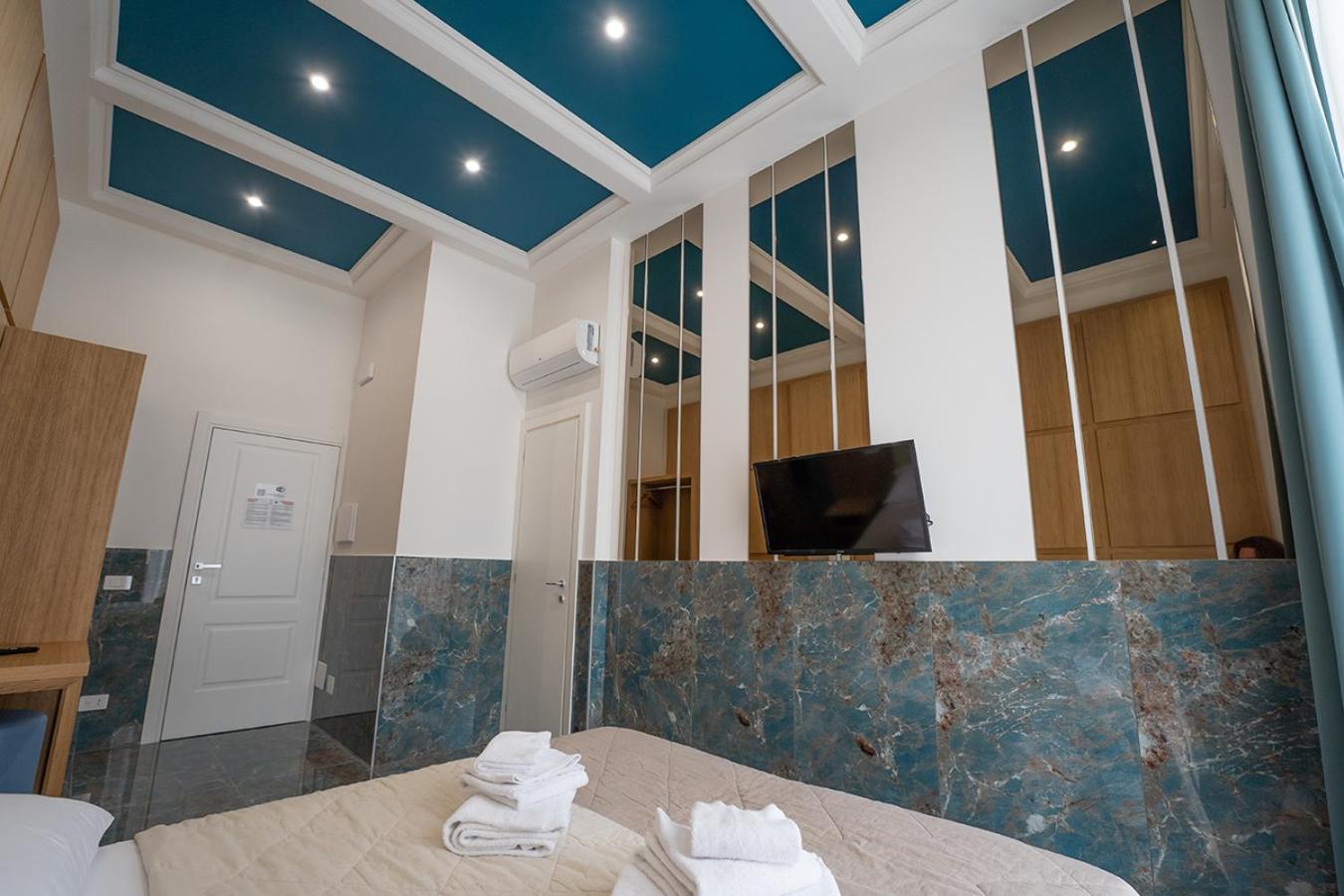 P.C. Boutique Medina H. Napoli Centro, by Clapa Group
