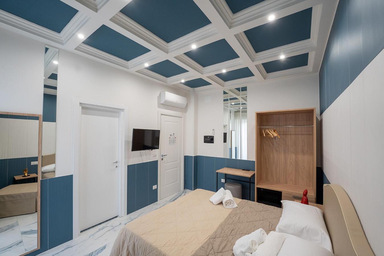 P.C. Boutique Medina H. Napoli Centro, by Clapa Group
