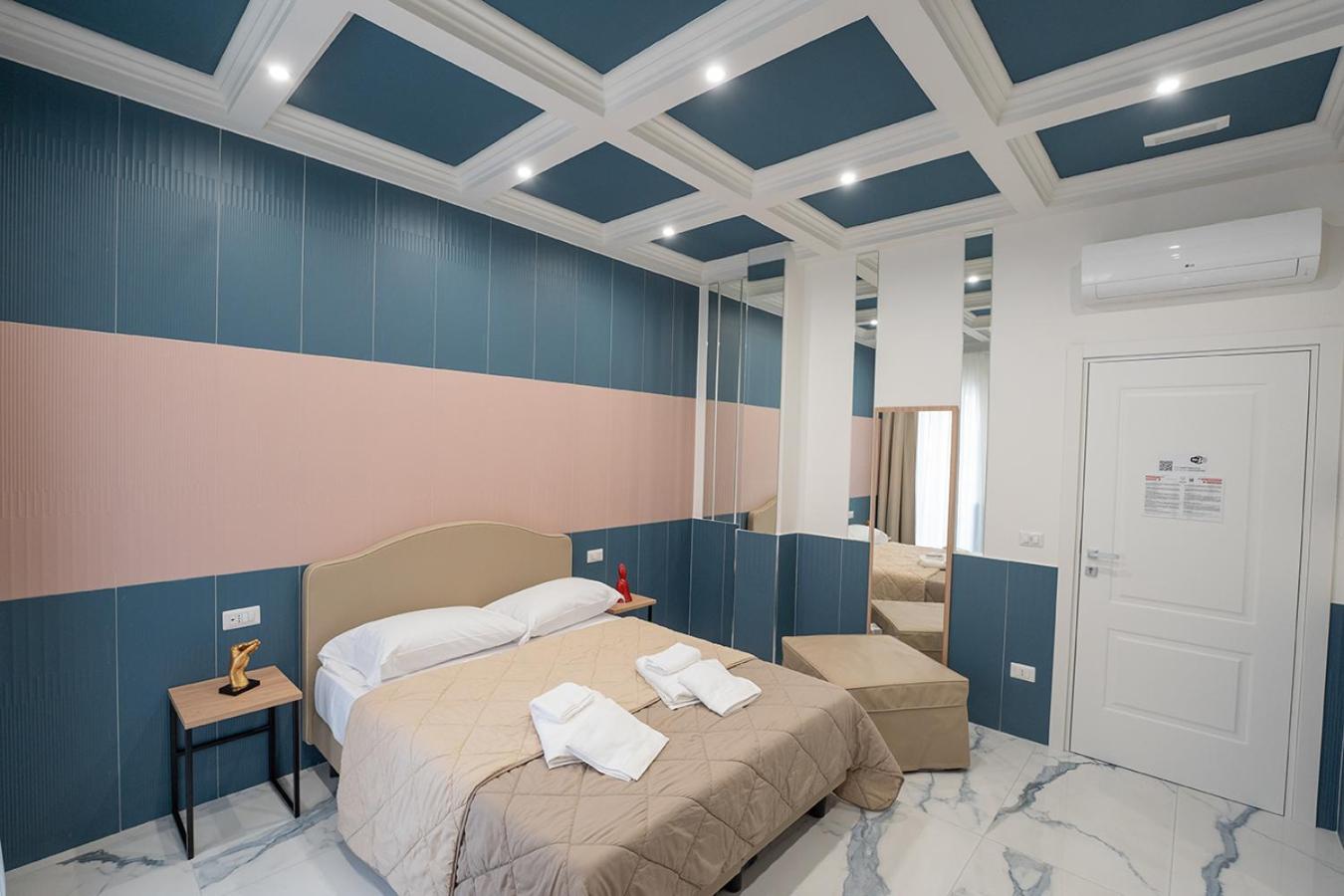 P.C. Boutique Medina H. Napoli Centro, by Clapa Group