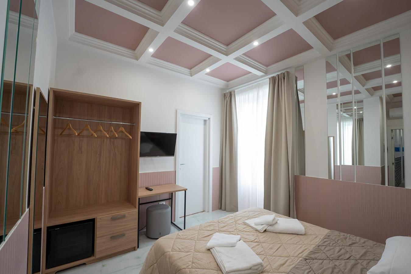 P.C. Boutique Medina H. Napoli Centro, by Clapa Group