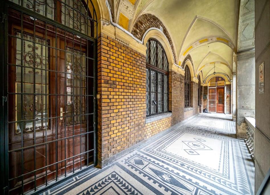 Andrássy Grandeur with indoor parking view 5