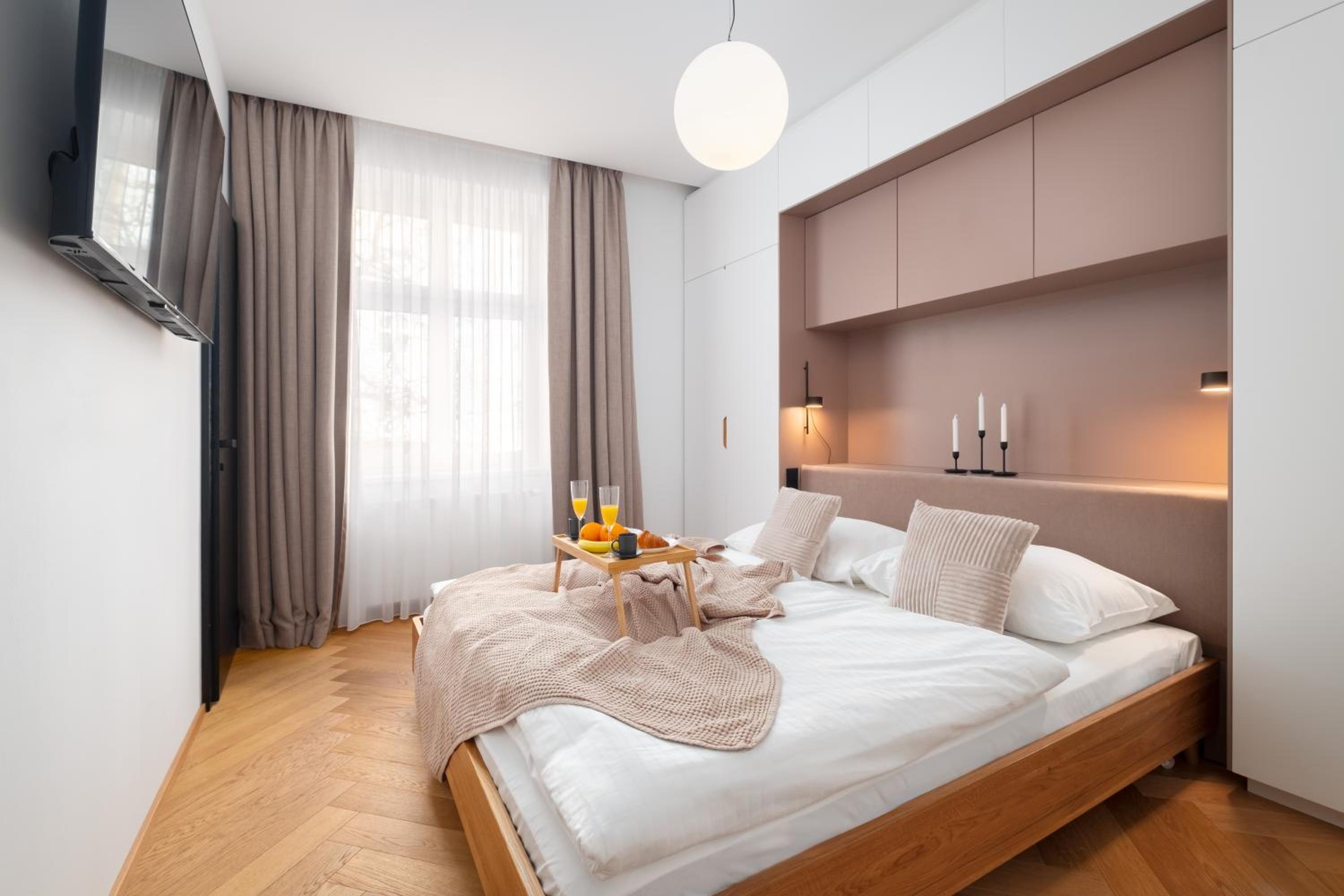 Modern apartment with workspace in Libeň by Prague Days
