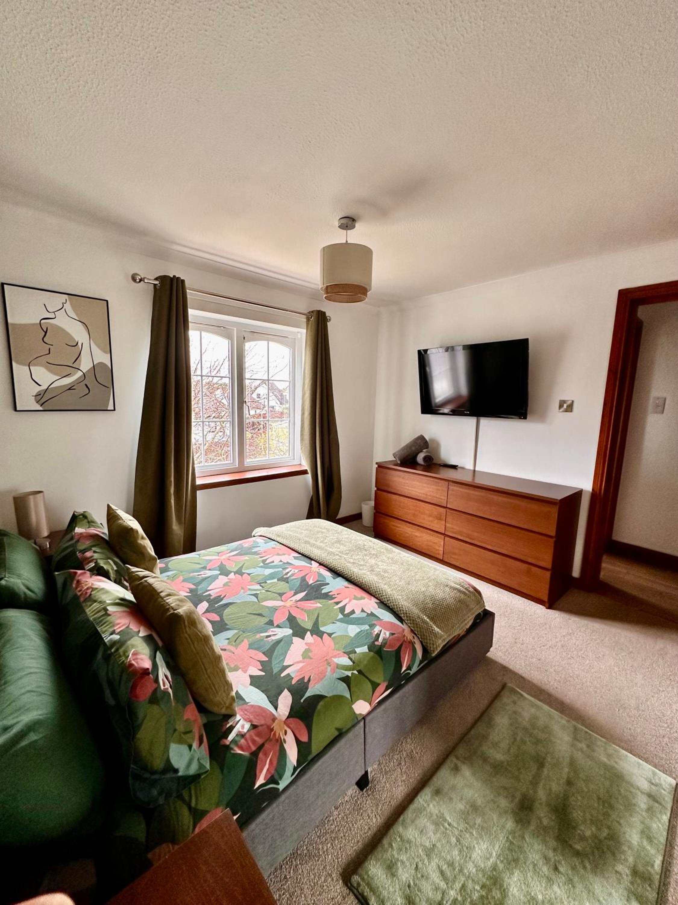 Apartment with parking, close to the Raigmore hospital view 3