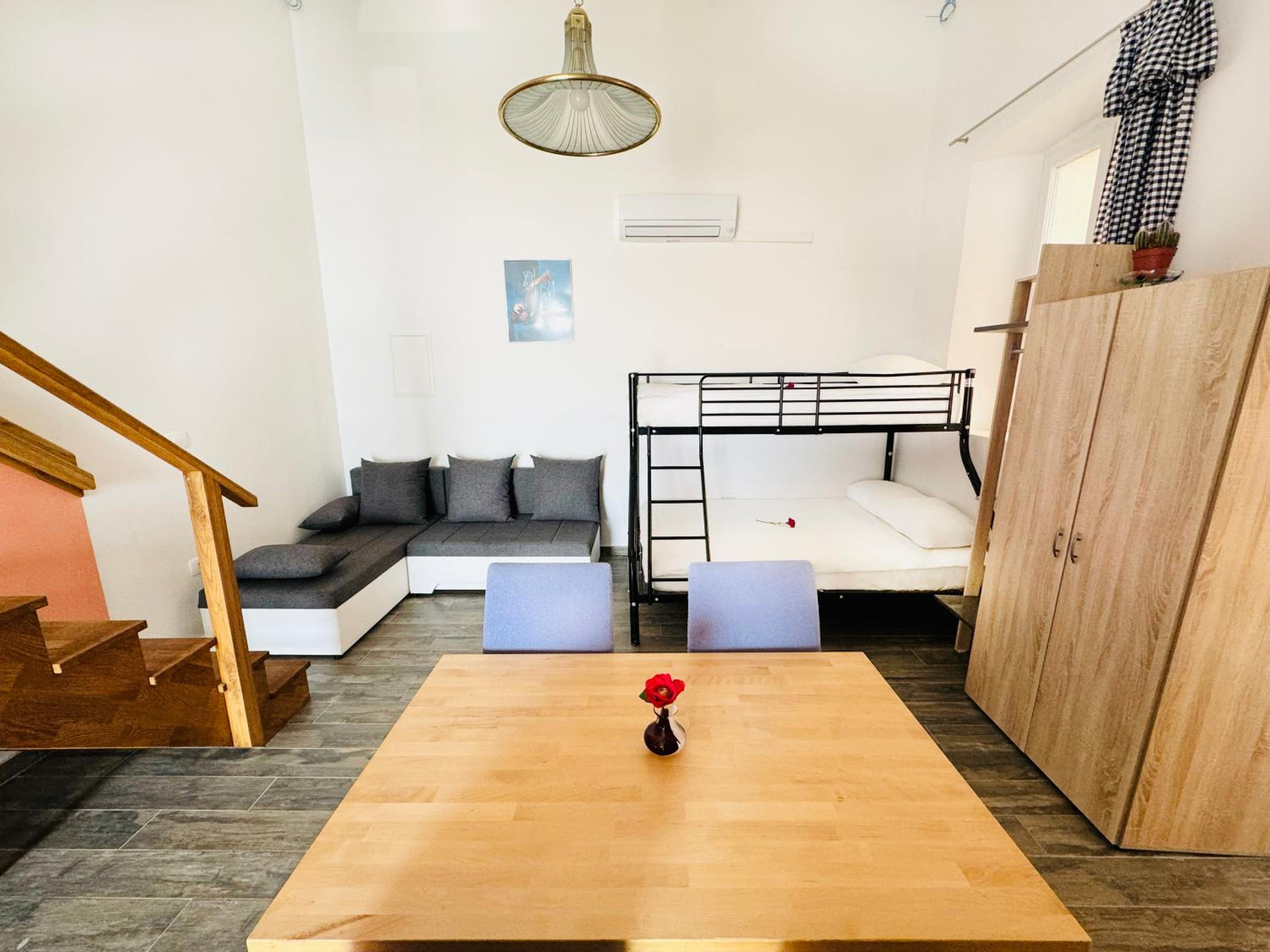 APARTMA RIVIERA