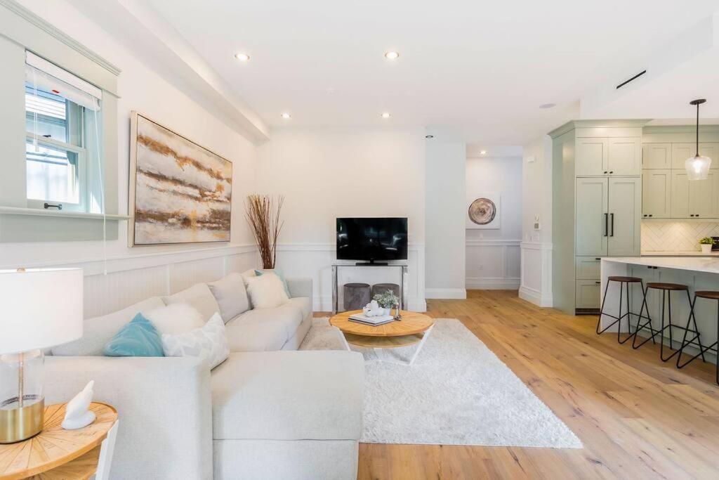 Easeful 2 Bedroom Unit Near English Bay