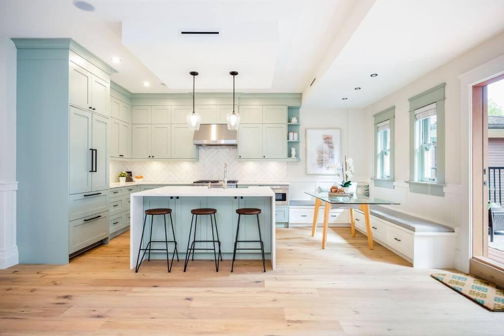 Easeful 2 Bedroom Unit Near English Bay
