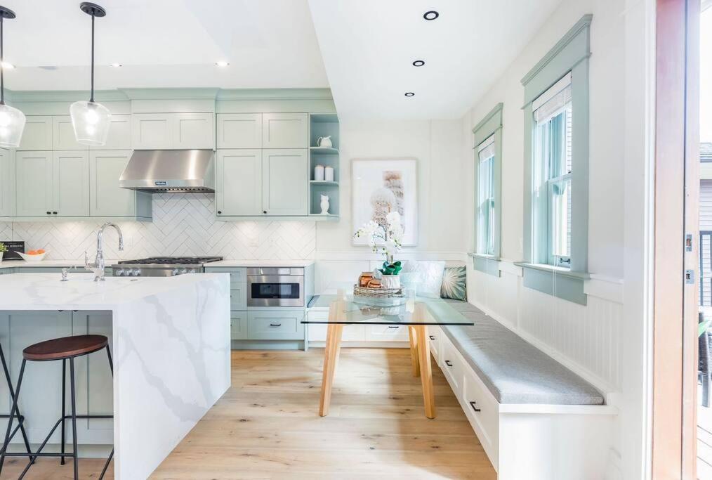 Easeful 2 Bedroom Unit Near English Bay