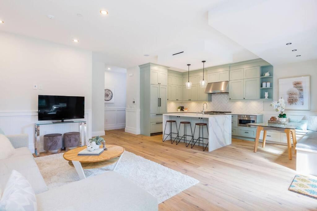 Easeful 2 Bedroom Unit Near English Bay