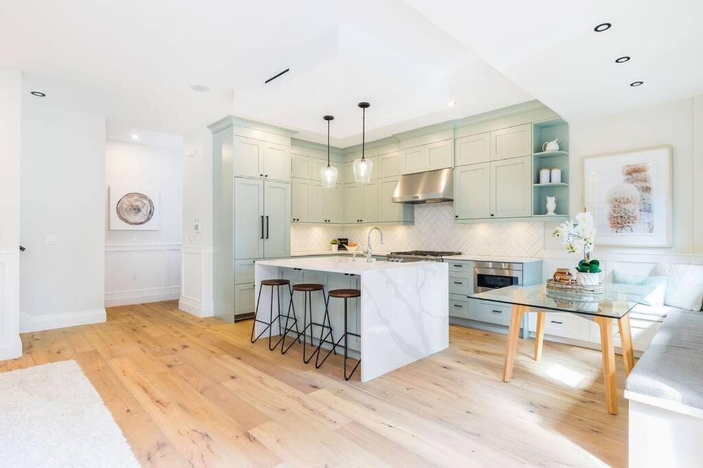 Easeful 2 Bedroom Unit Near English Bay