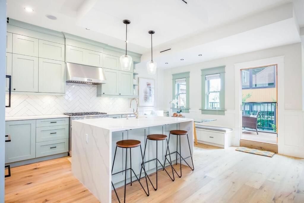 Easeful 2 Bedroom Unit Near English Bay