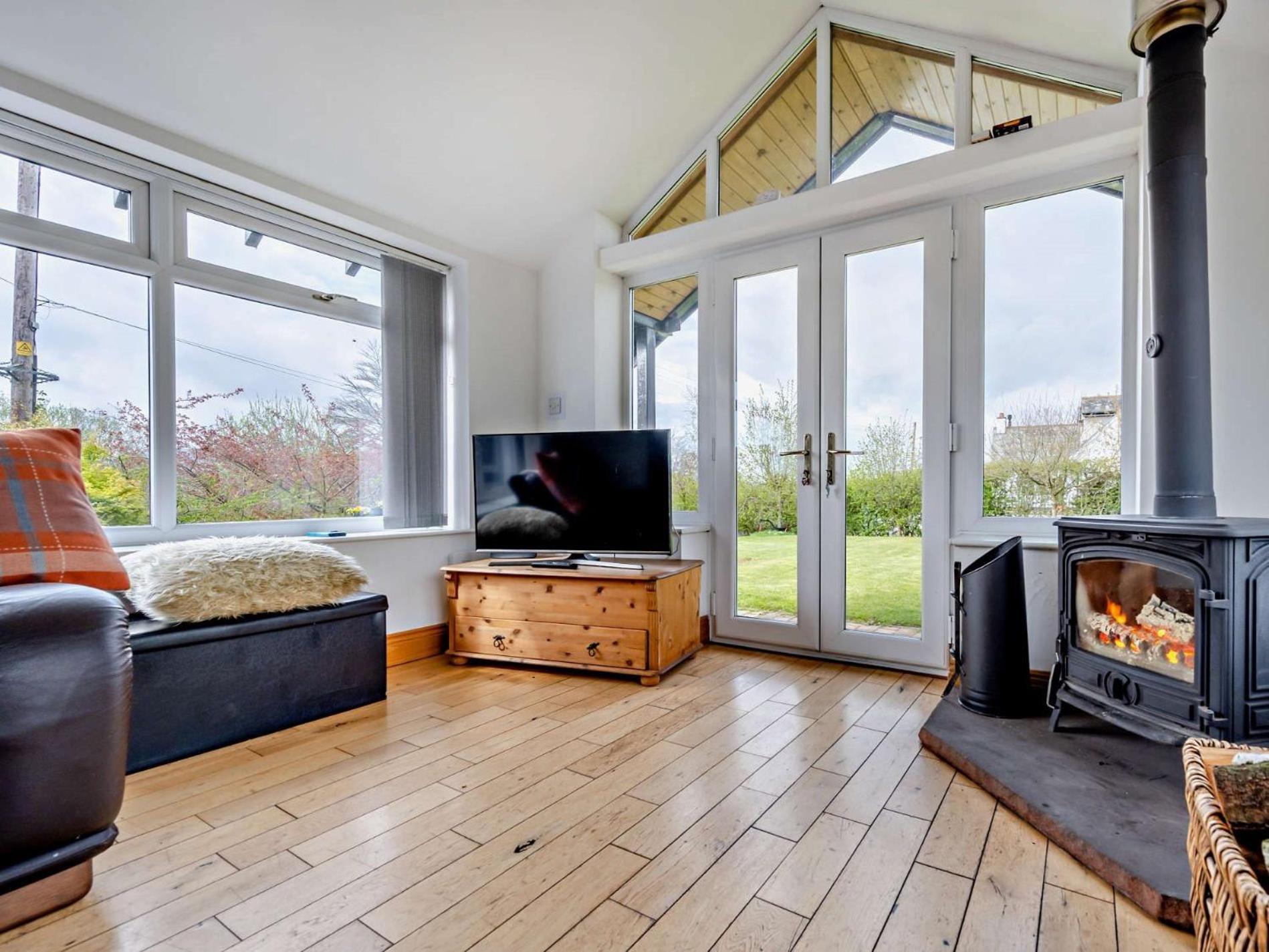 4 Bed in Penrith oc-sz256 view 3