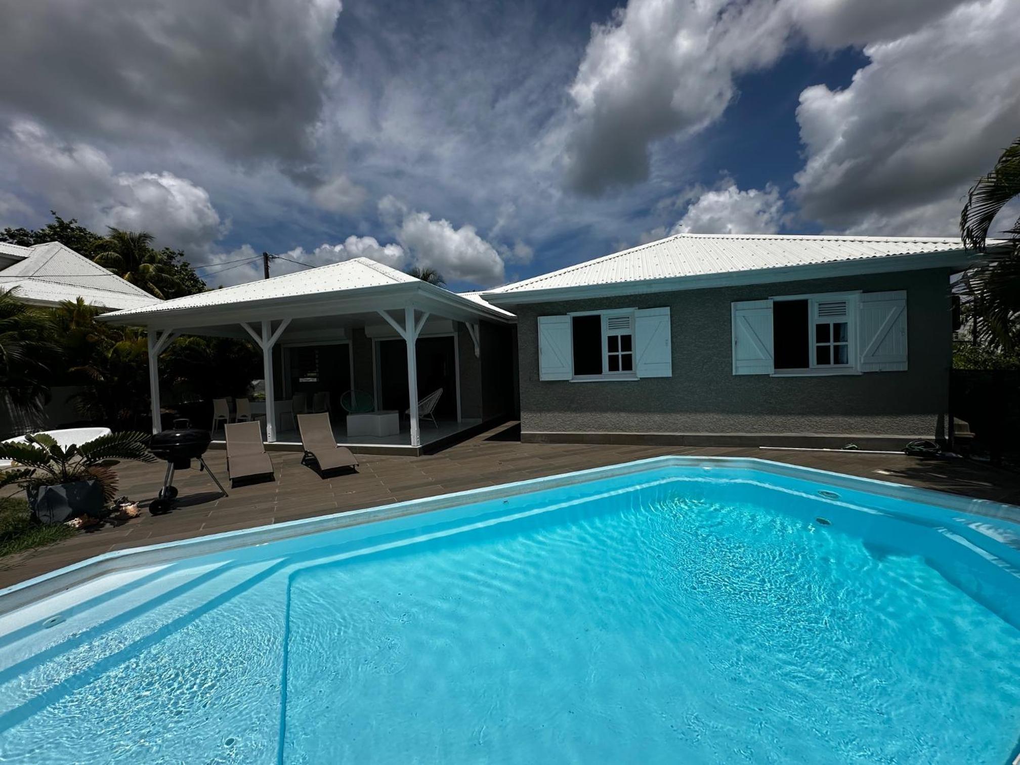 Villa Gligli - Piscine et plage à proximité view 2