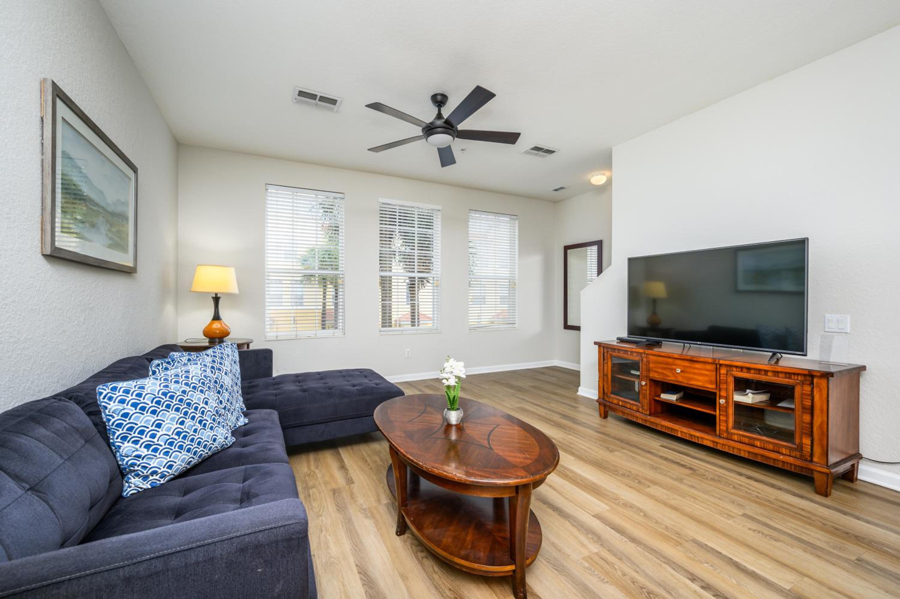 New Listing, Beautiful Townhome, Vista Cay - 4023