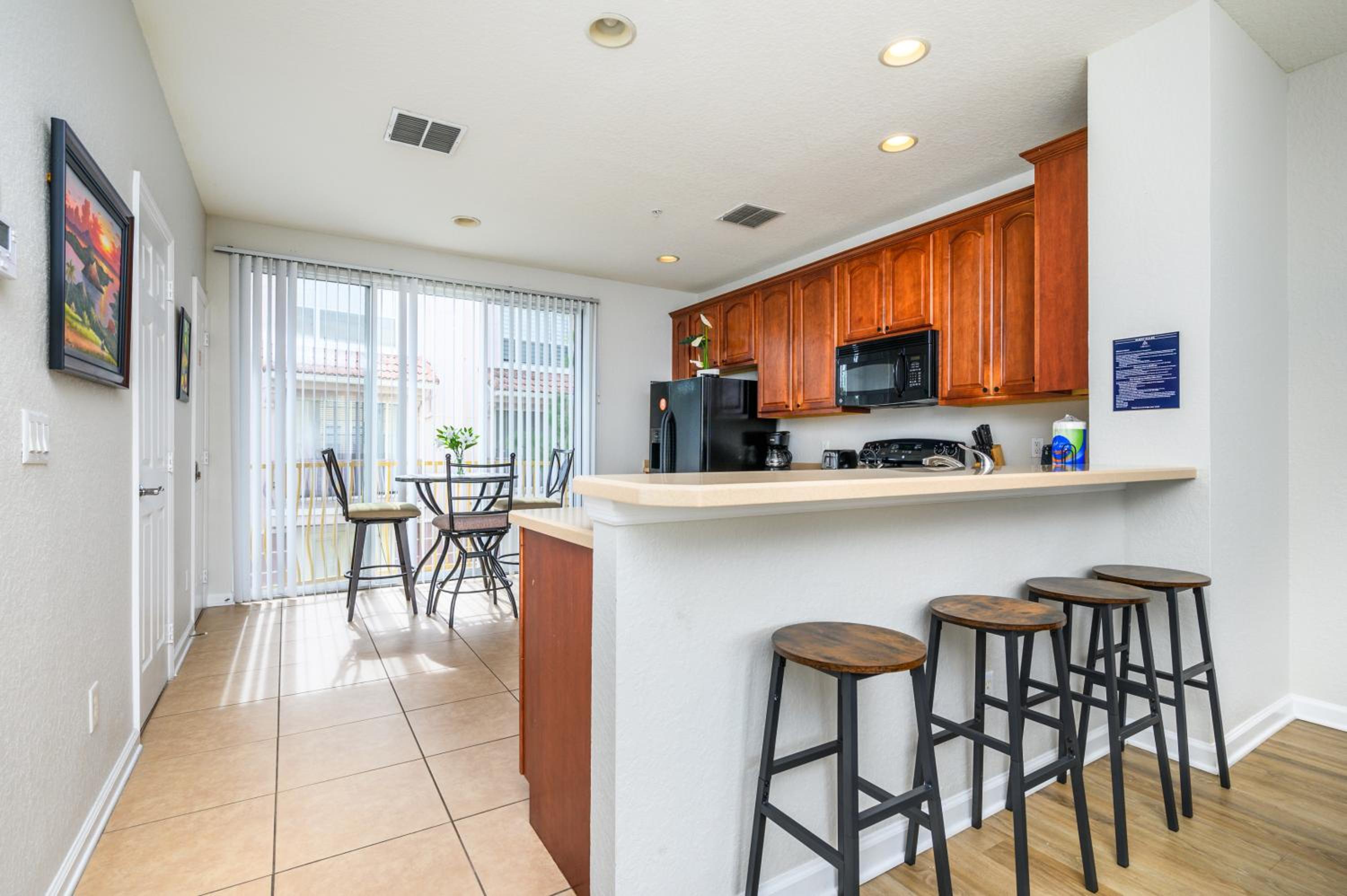 New Listing, Beautiful Townhome, Vista Cay - 4023