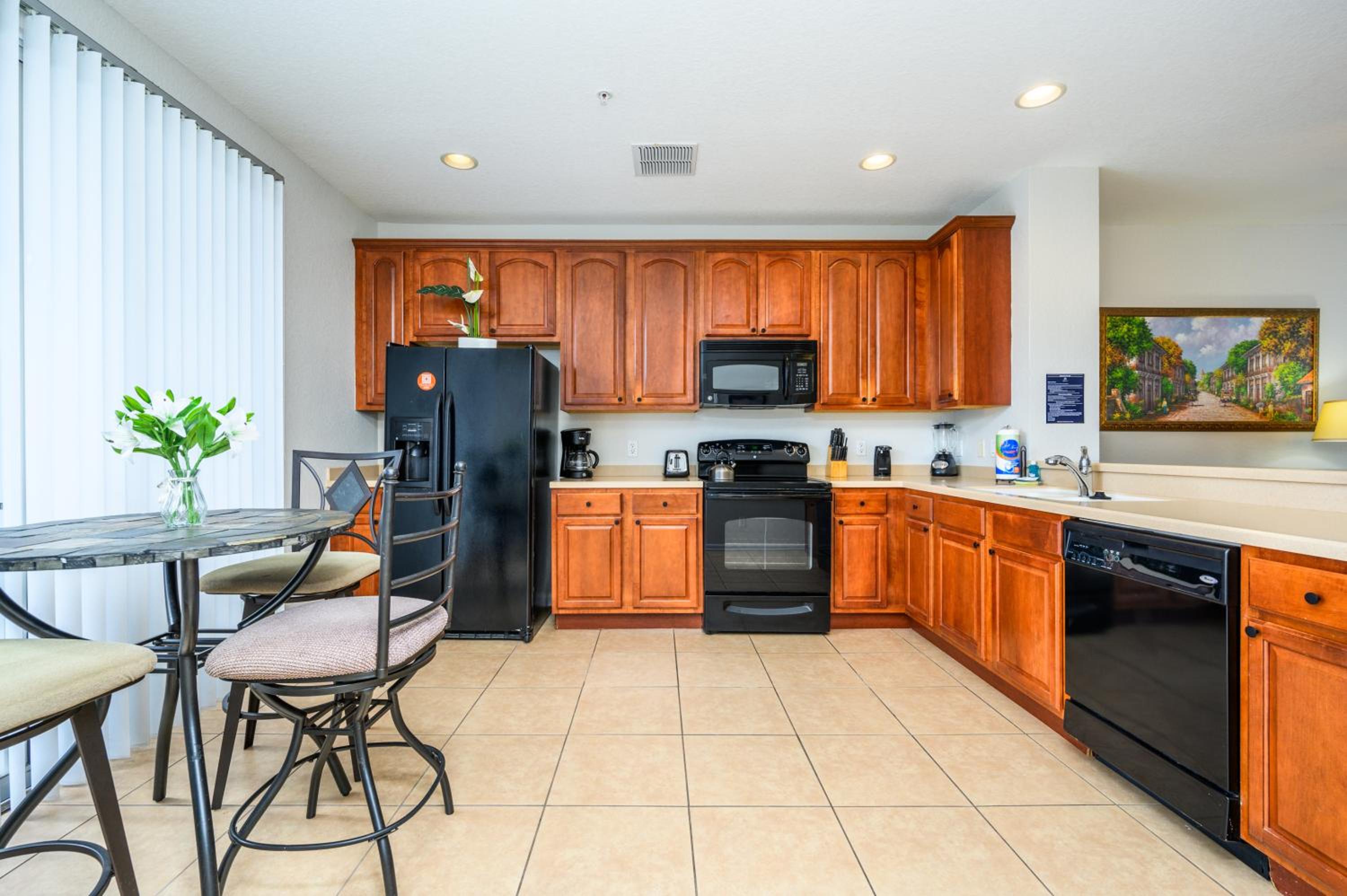 New Listing, Beautiful Townhome, Vista Cay - 4023