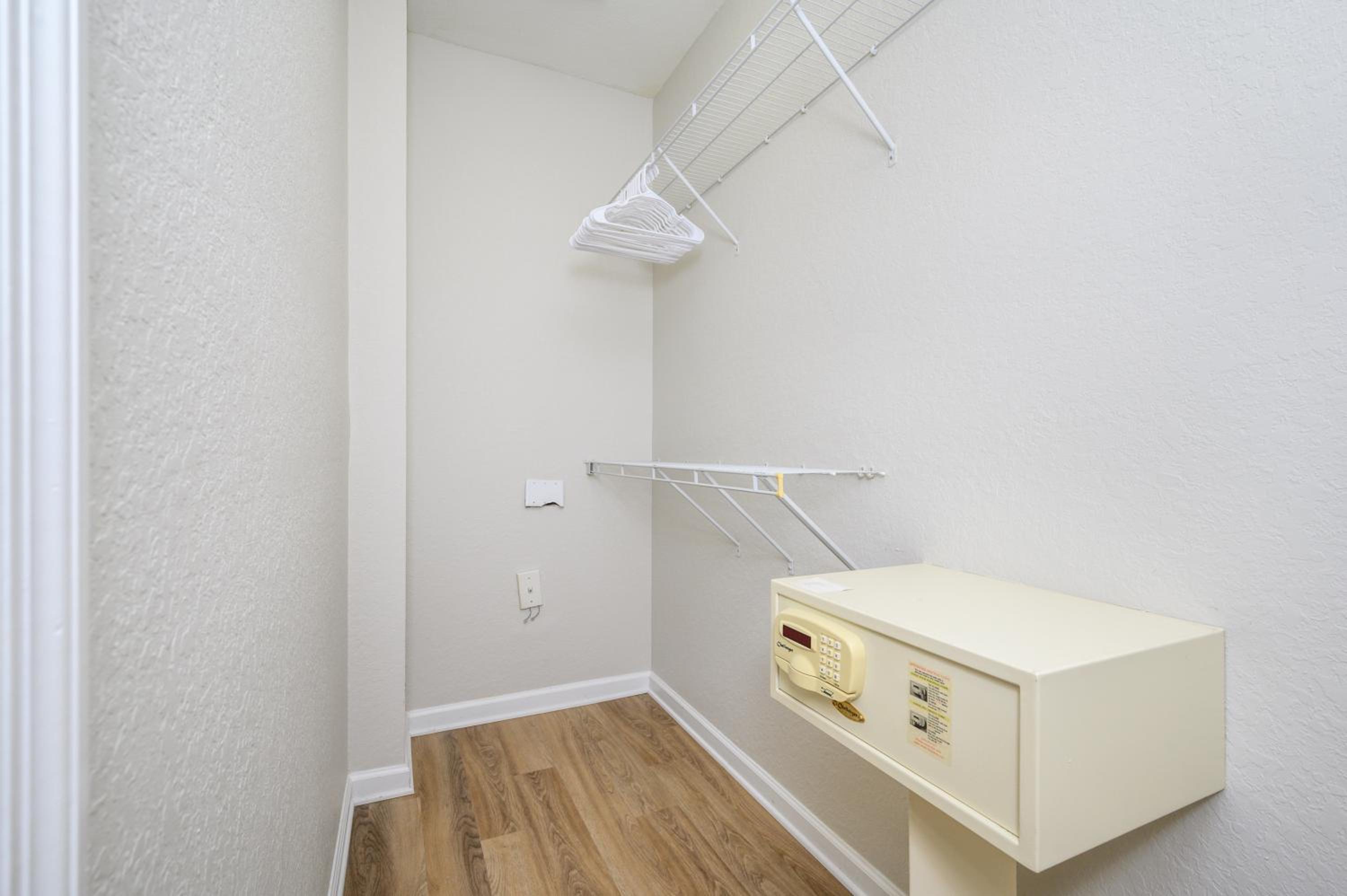 New Listing, Beautiful Townhome, Vista Cay - 4023