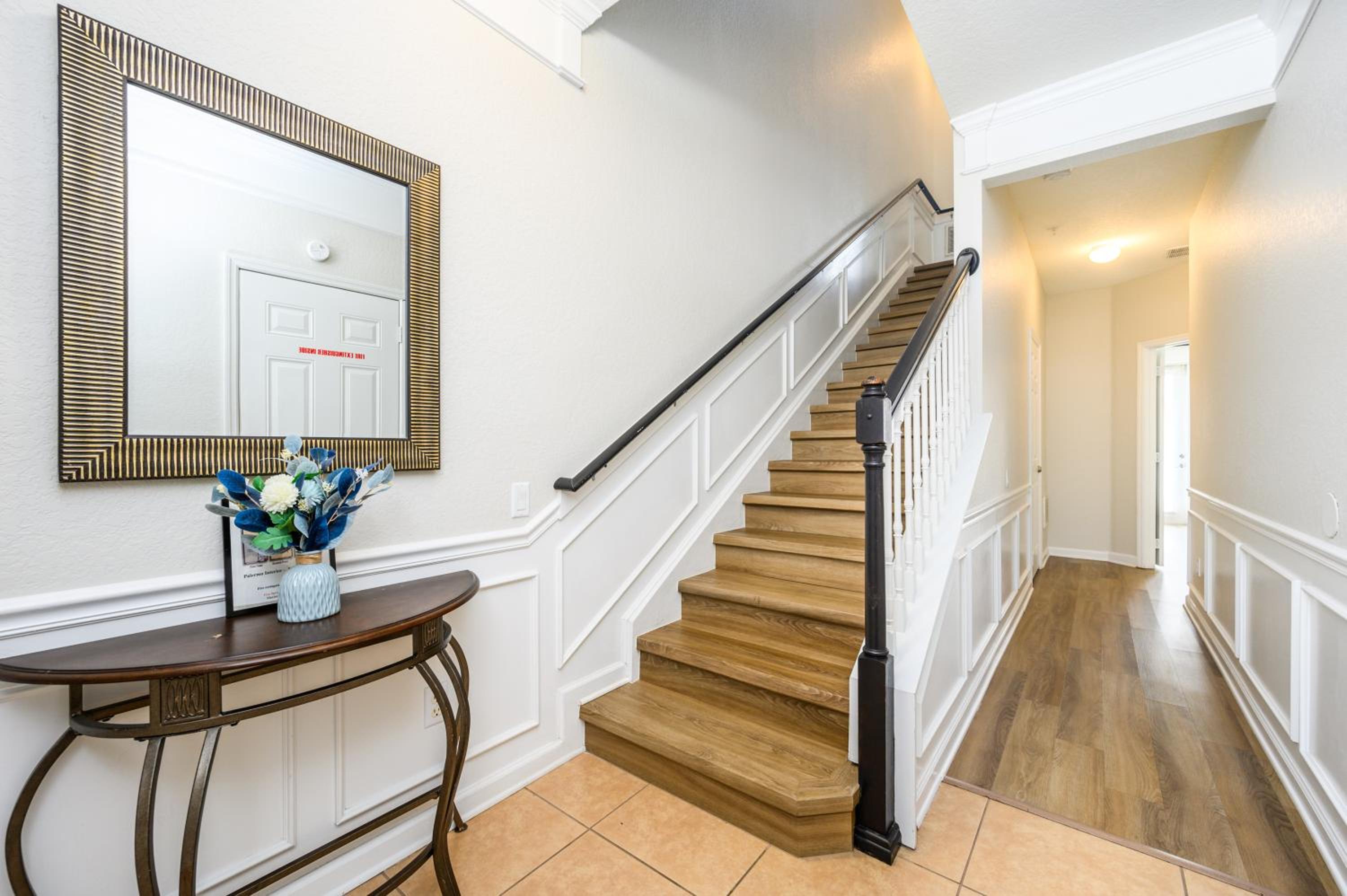 New Listing, Beautiful Townhome, Vista Cay - 4023