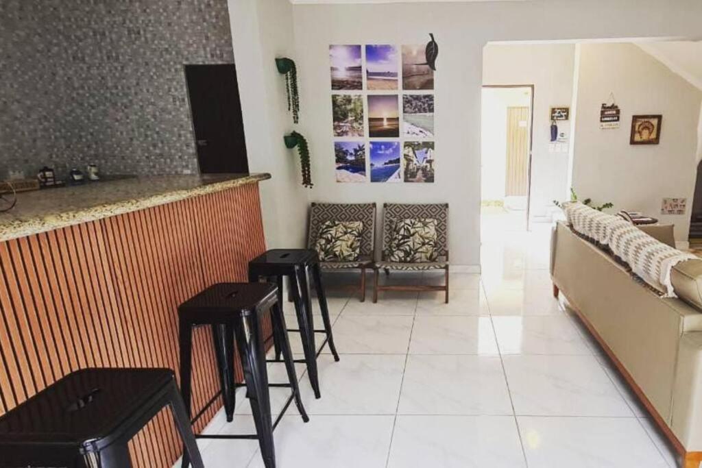 Casa em condomínio próximo à praia