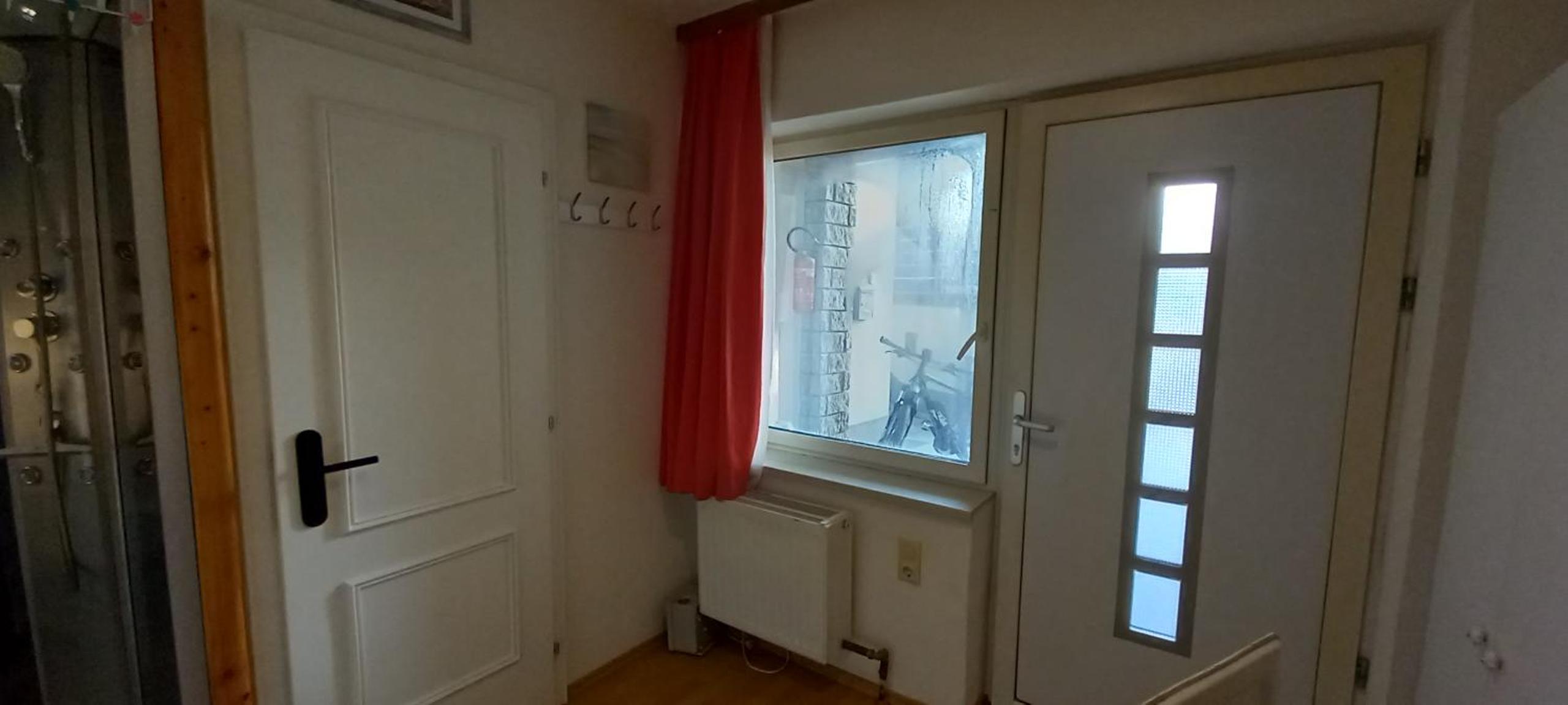 Topwohnung 45m2 oder weißes Budget Zimmer 15 m2 - Nähe Grünberg