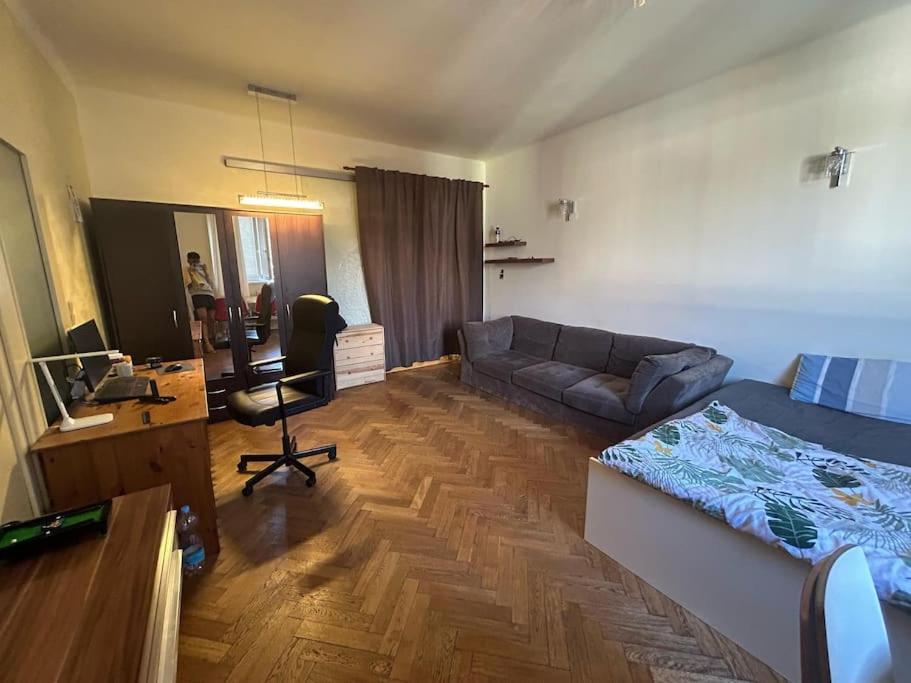 Spacious modern 3 bedroom aparment