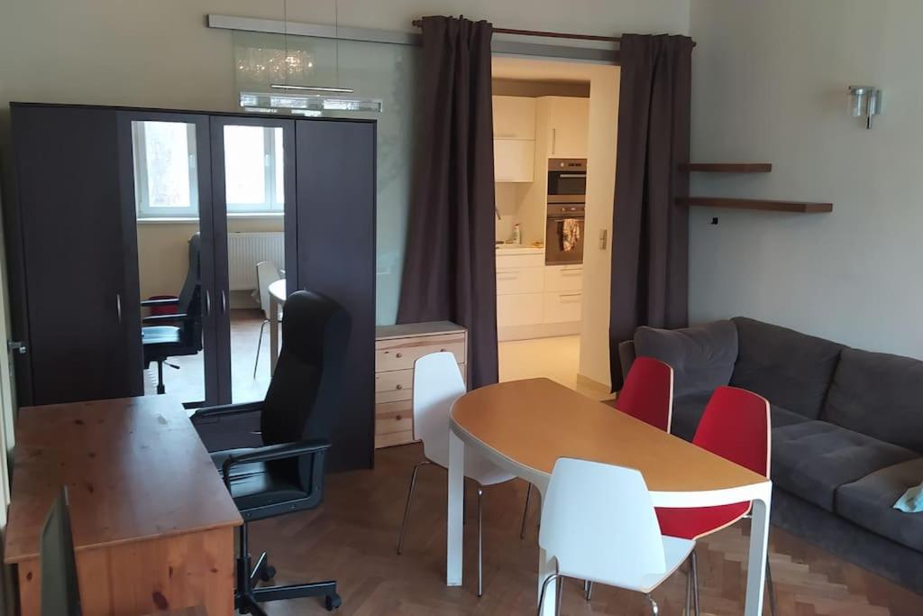 Spacious modern 3 bedroom aparment