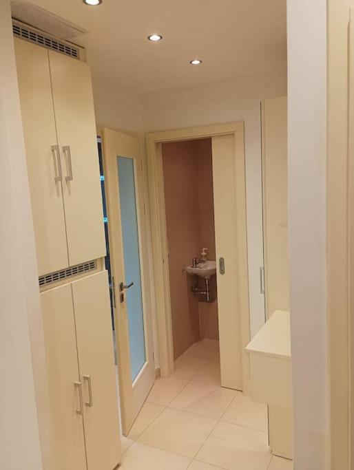 Spacious modern 3 bedroom aparment