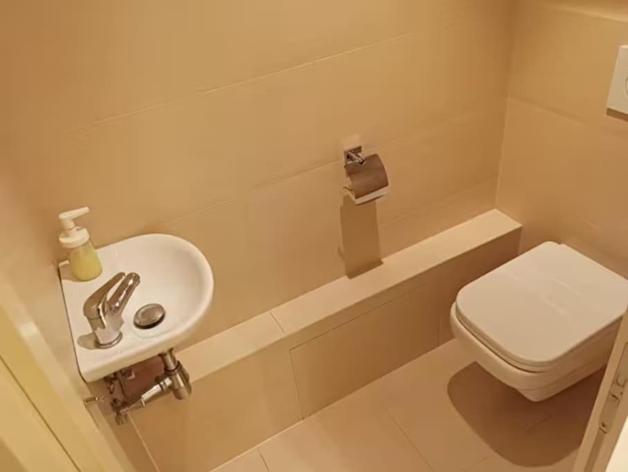 Spacious modern 3 bedroom aparment