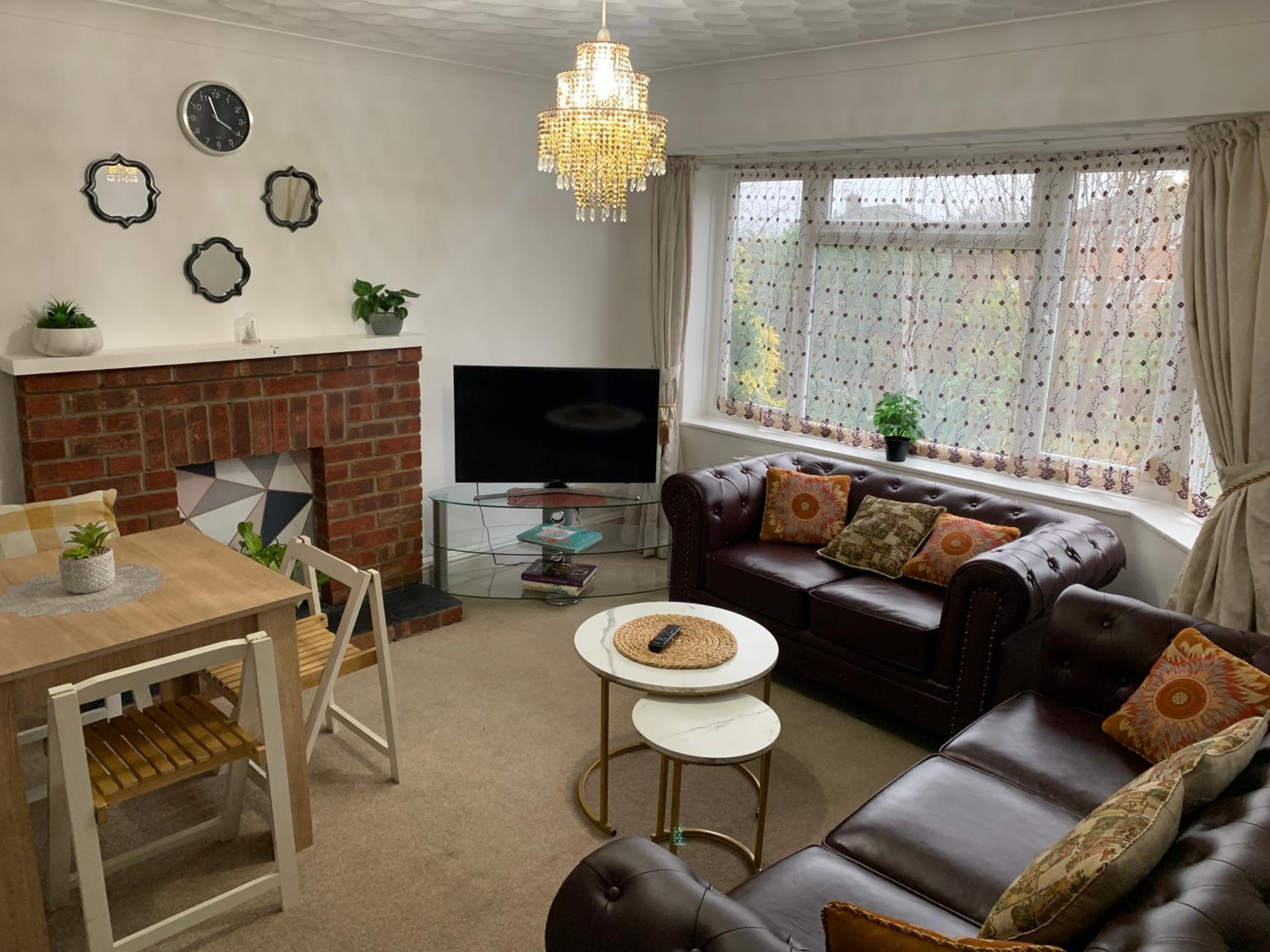 Deluxe Two Double Bedroom Maisonette with Garden view 4