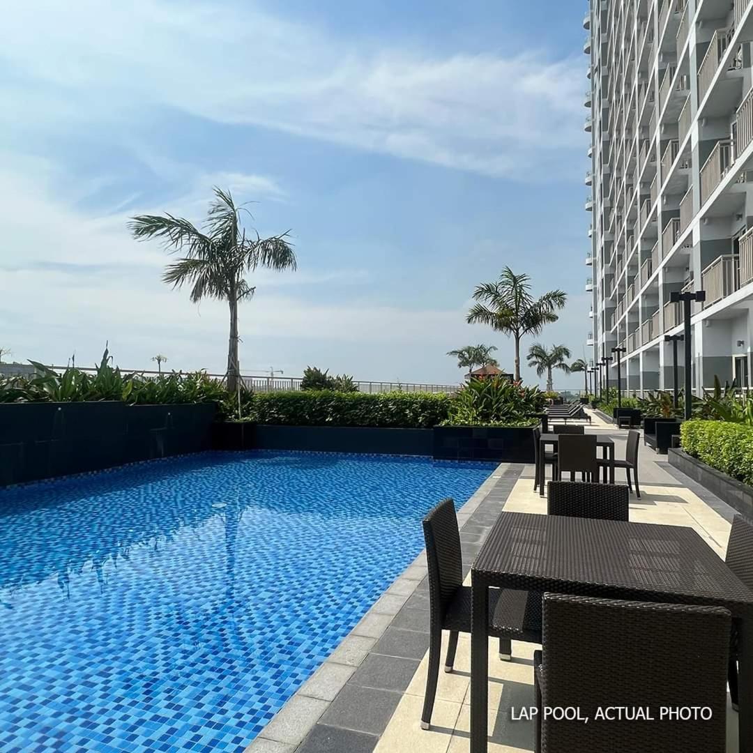 Coast Condo Penthouse in Pasay, Metro Manila near SM Mall of Asia, Ninoy Aquino International Airport, World Trade Center, Star City, Intramuros view 2