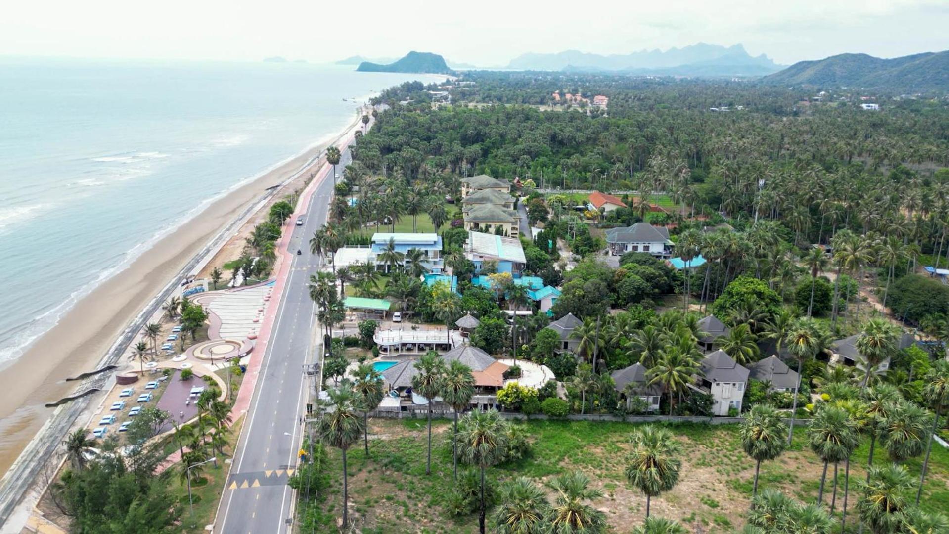 Hotel Tanaosri Resort Pranburi - Image 1