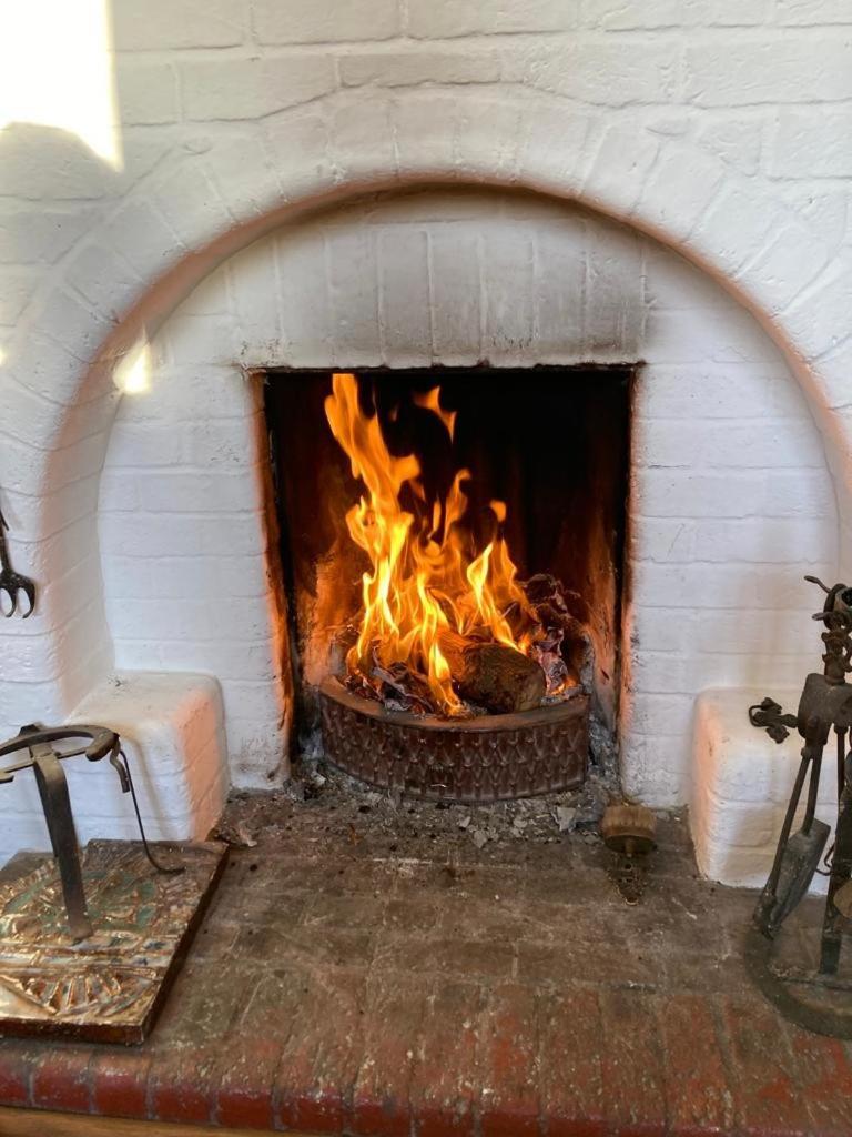 Cosy Cottage with Large Garden I Semi Rural Retreat! Nearby Countryside, Beaches & Goodwood - Chichester Holiday Properties view 3