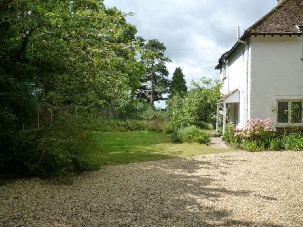 Cosy Cottage with Large Garden I Semi Rural Retreat! Nearby Countryside, Beaches & Goodwood - Chichester Holiday Properties view 5