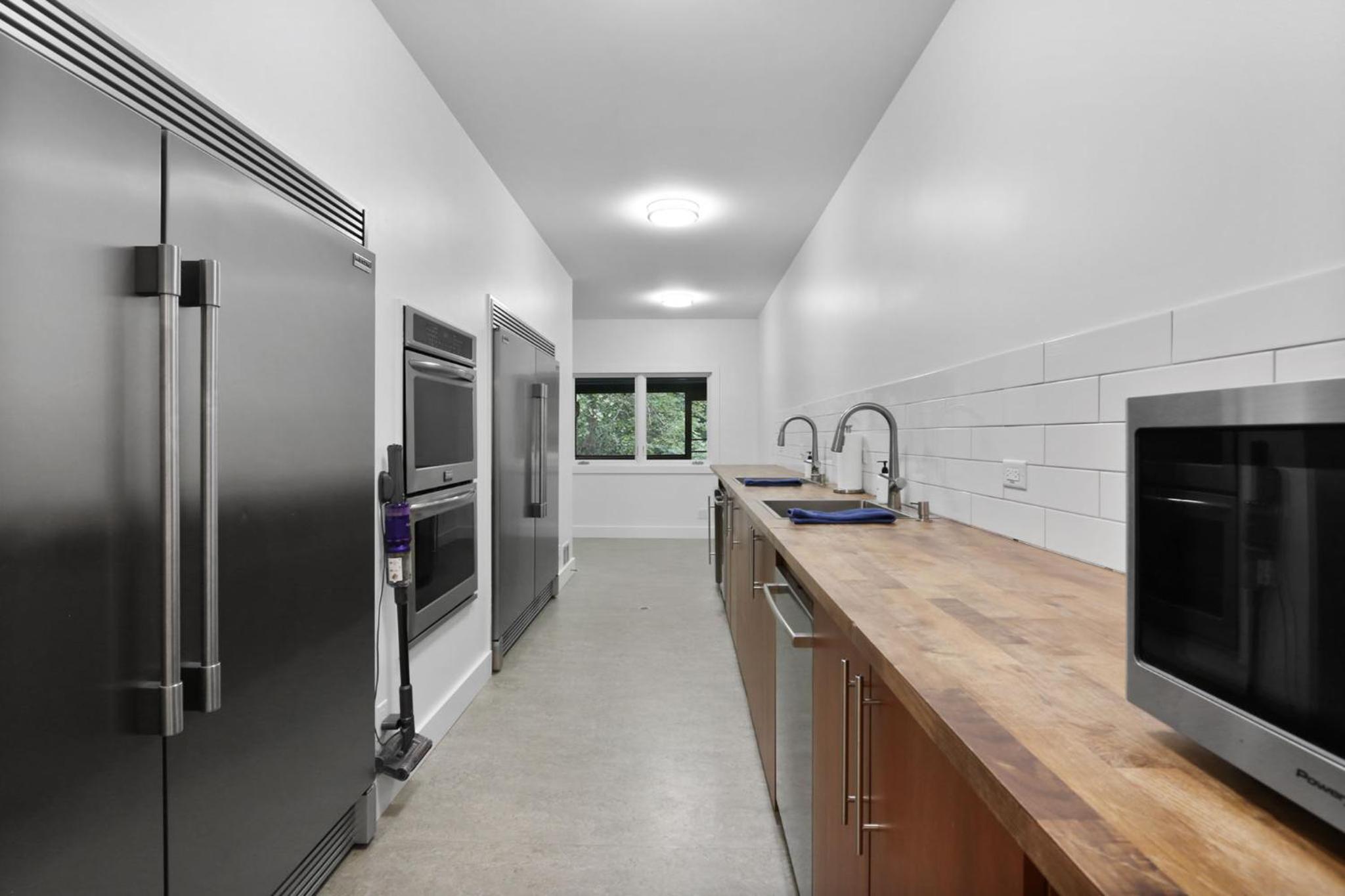 Dahlia by Dwell Vacations view 3