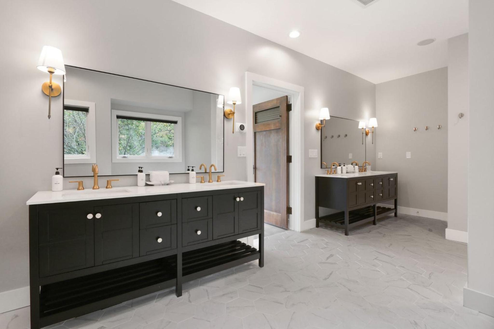 Dahlia by Dwell Vacations view 4