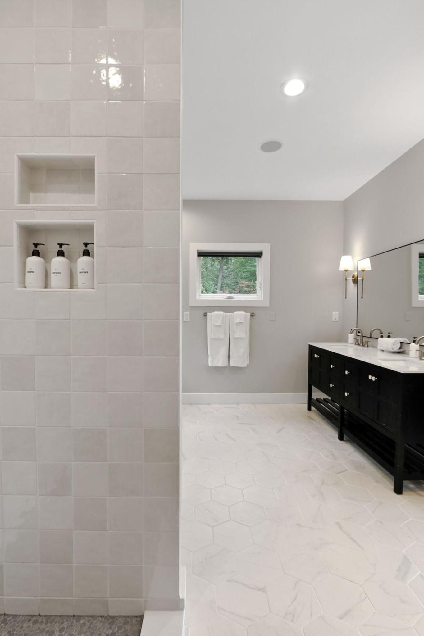 Dahlia by Dwell Vacations view 5
