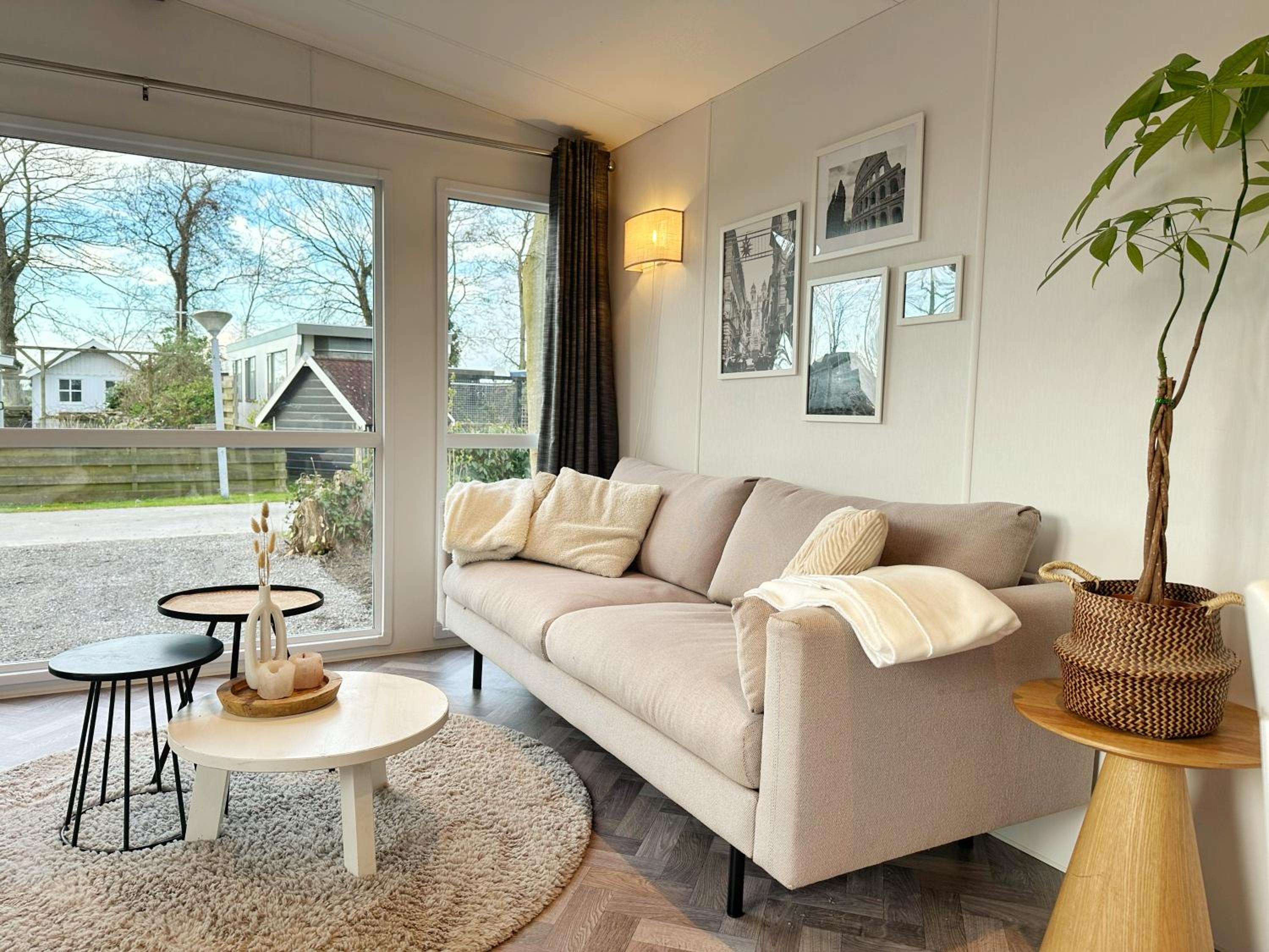 Chalet 531a op Recreatiepark De Wielen view 2