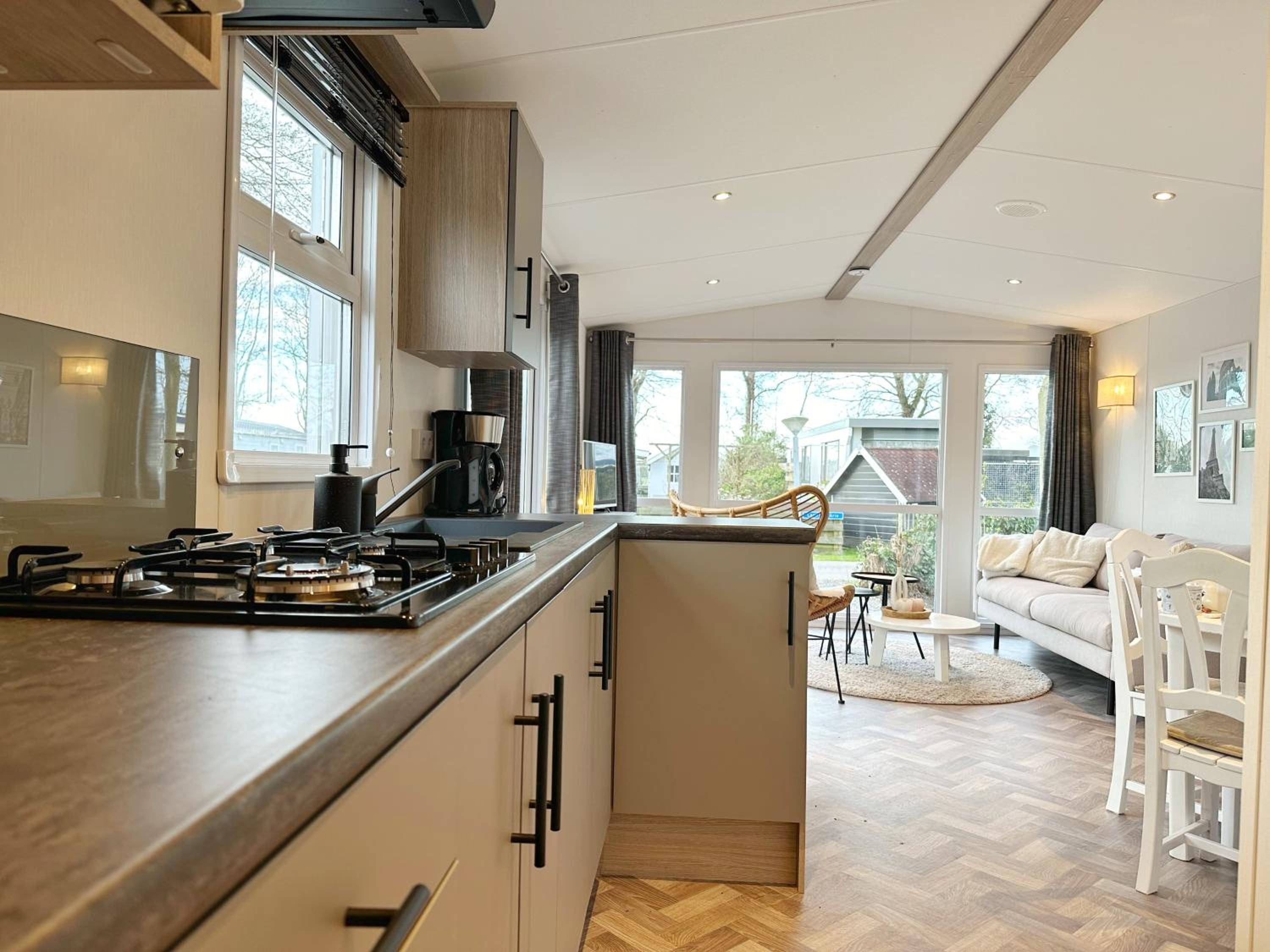 Chalet 531a op Recreatiepark De Wielen view 5
