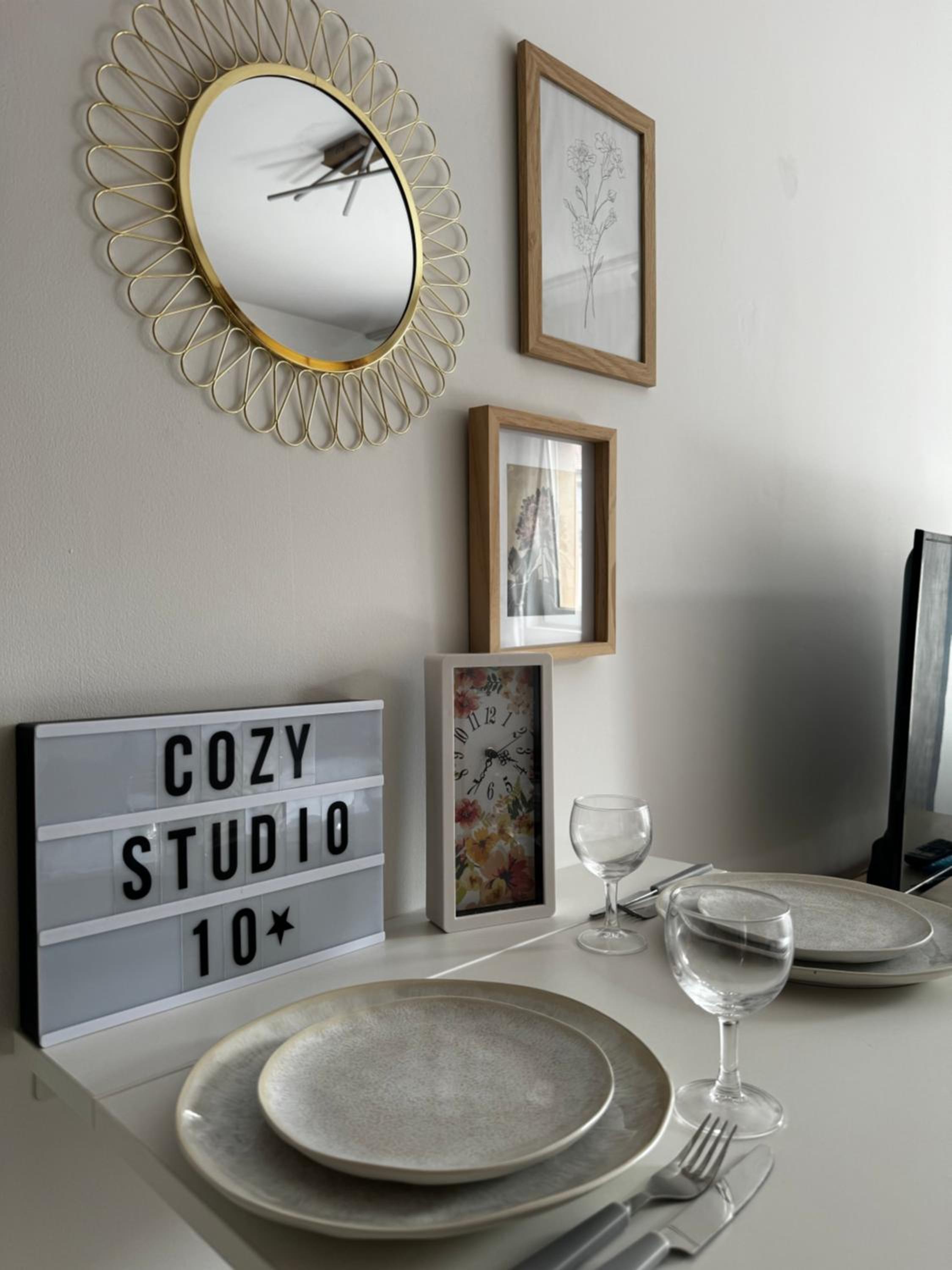 Cozy Studio Retreat - Quiet, Premium Stay
