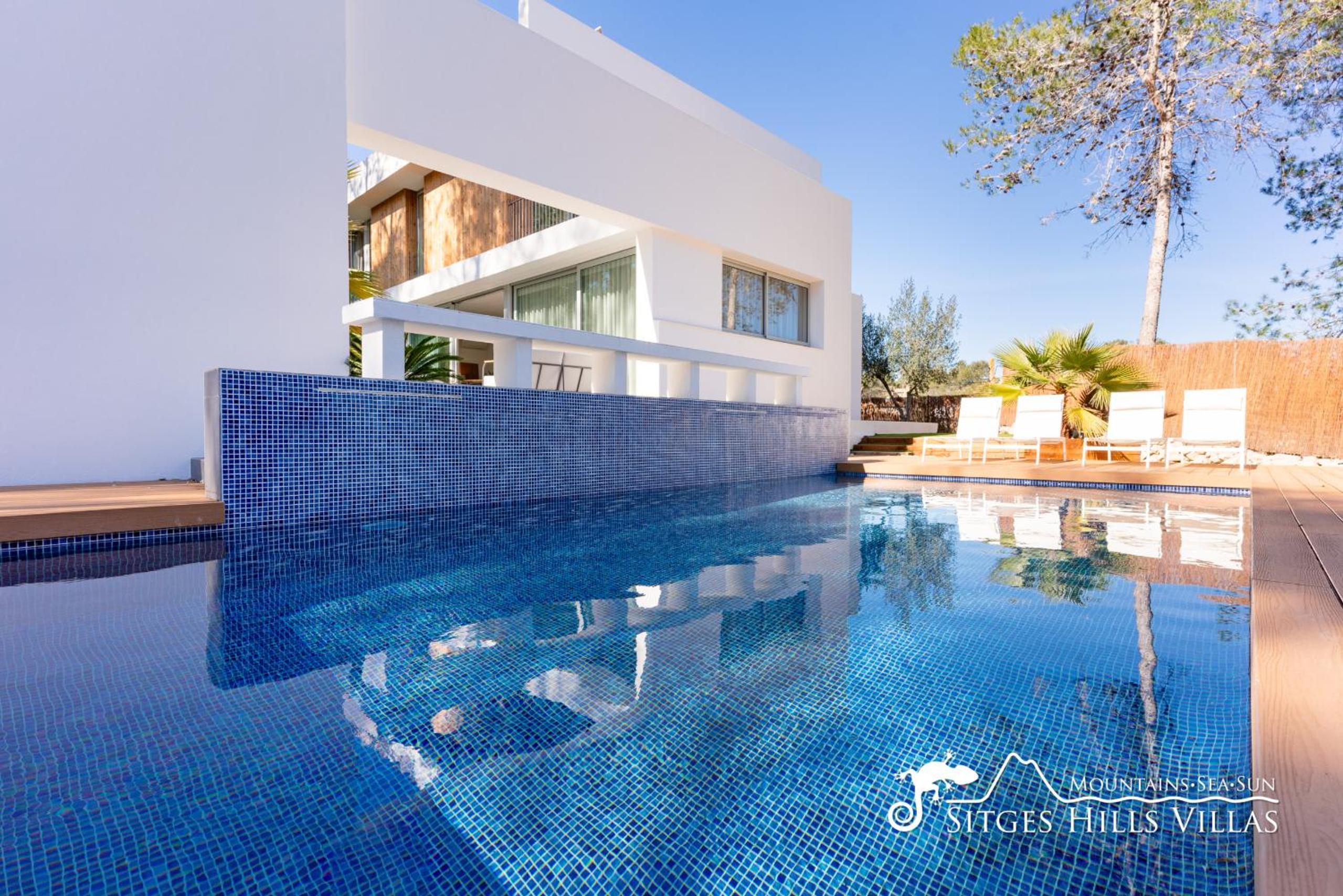Stunning Villa Angeles with Private Pool and AC close to Sitges view 3