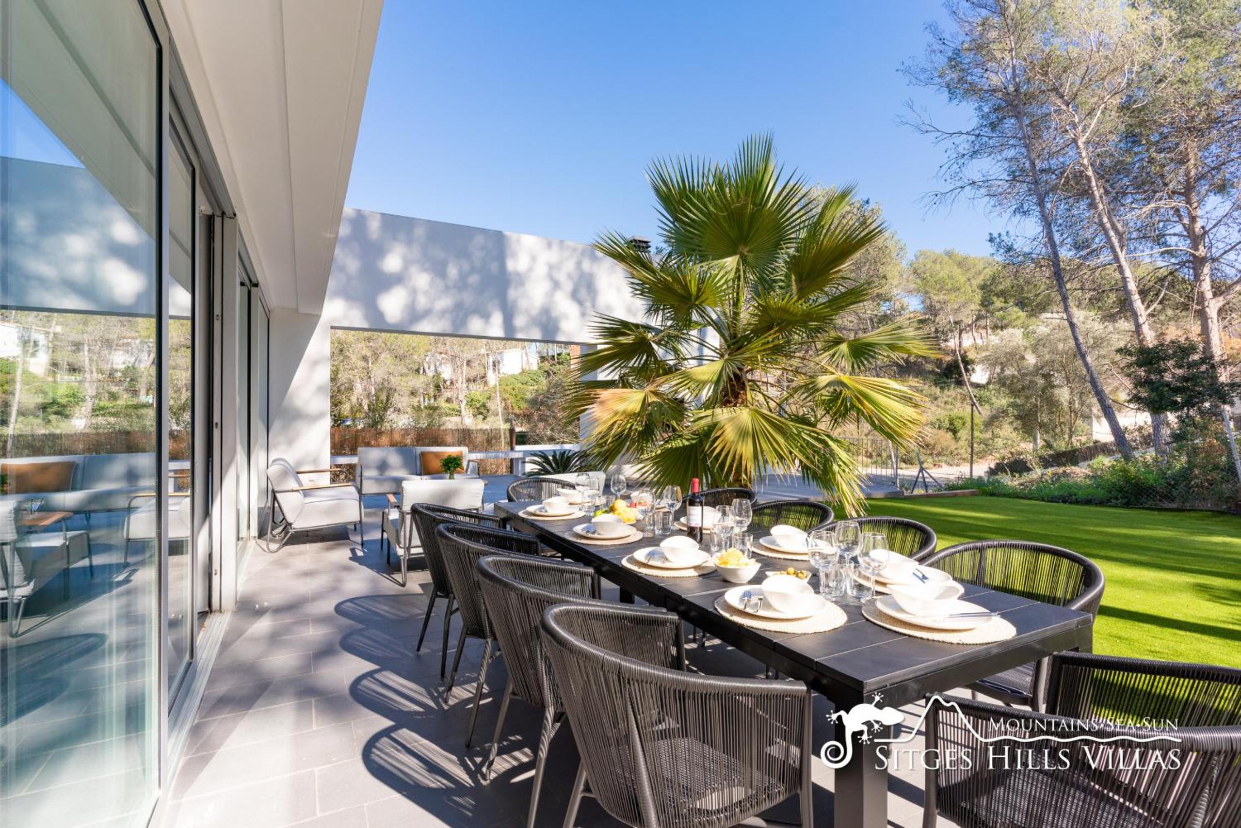 Stunning Villa Angeles with Private Pool and AC close to Sitges view 4