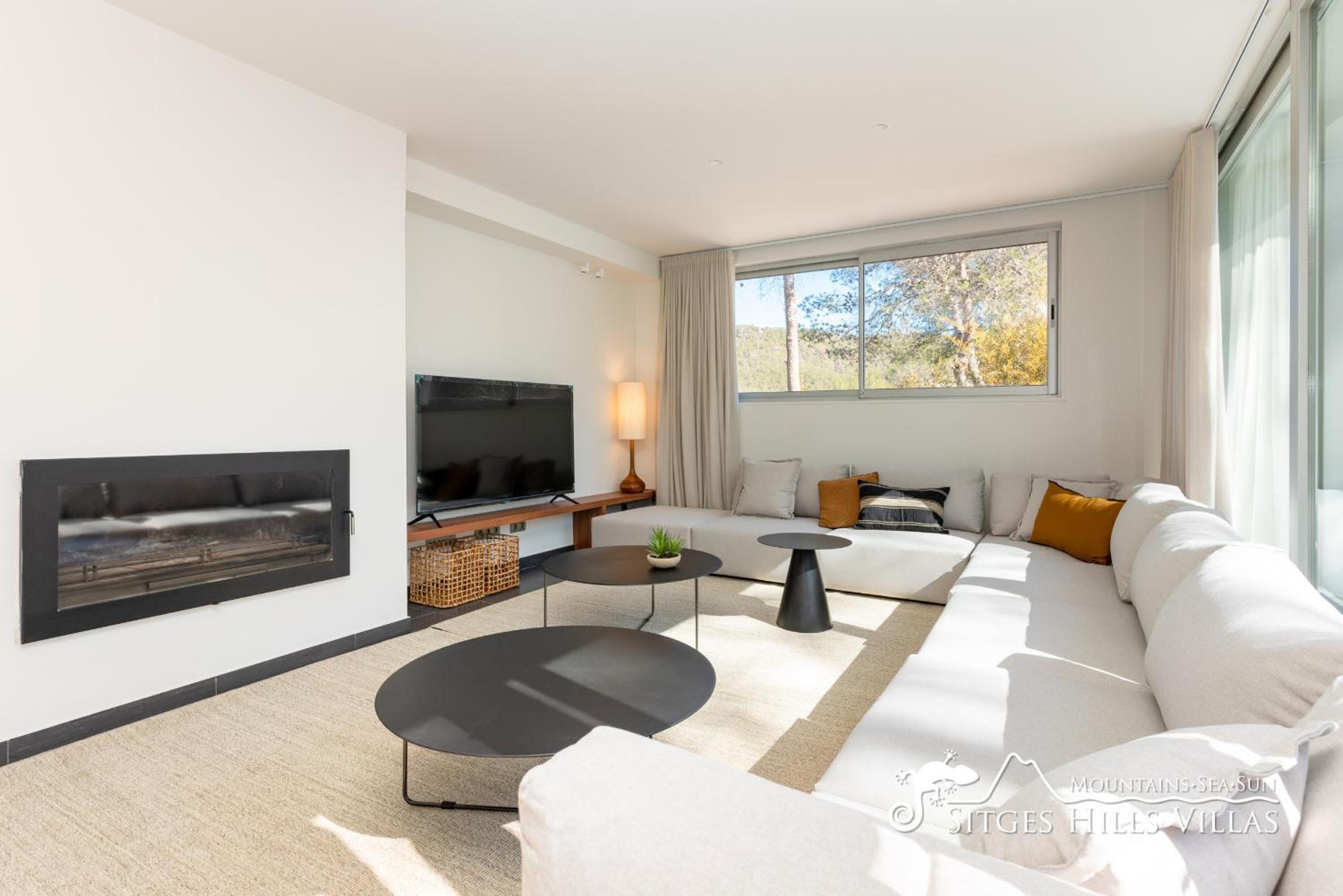 Stunning Villa Angeles with Private Pool and AC close to Sitges view 5